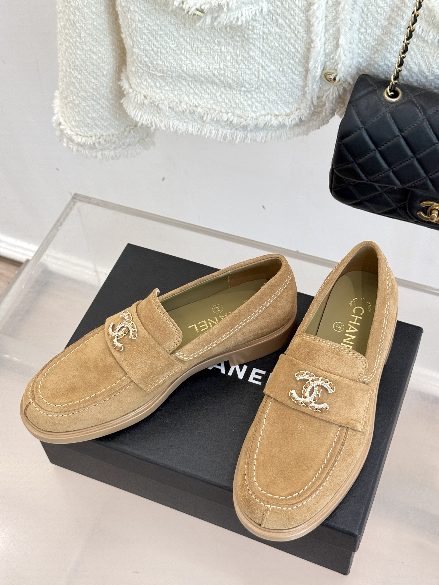 顶版CHANE*｜小香25A新品双C狮子头复古乐福鞋鞋柜里总要有一双兼具气场与舒适的鞋这双乐福鞋 就是我