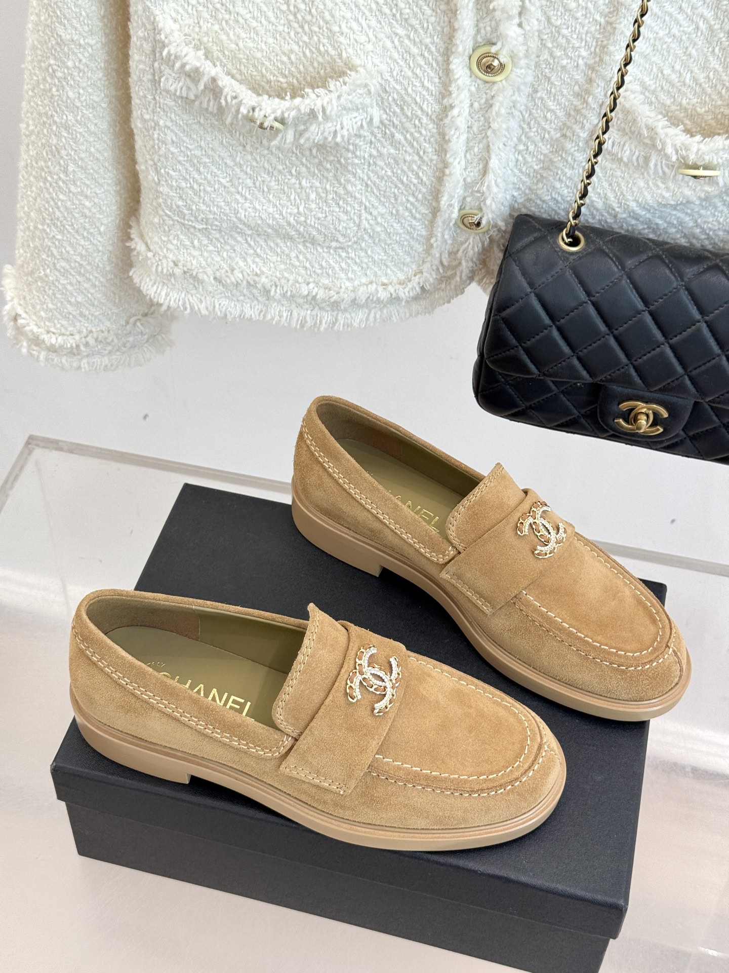 顶版CHANE*｜小香25A新品双C狮子头复古乐福鞋鞋柜里总要有一双兼具气场与舒适的鞋这双乐福鞋 就是我