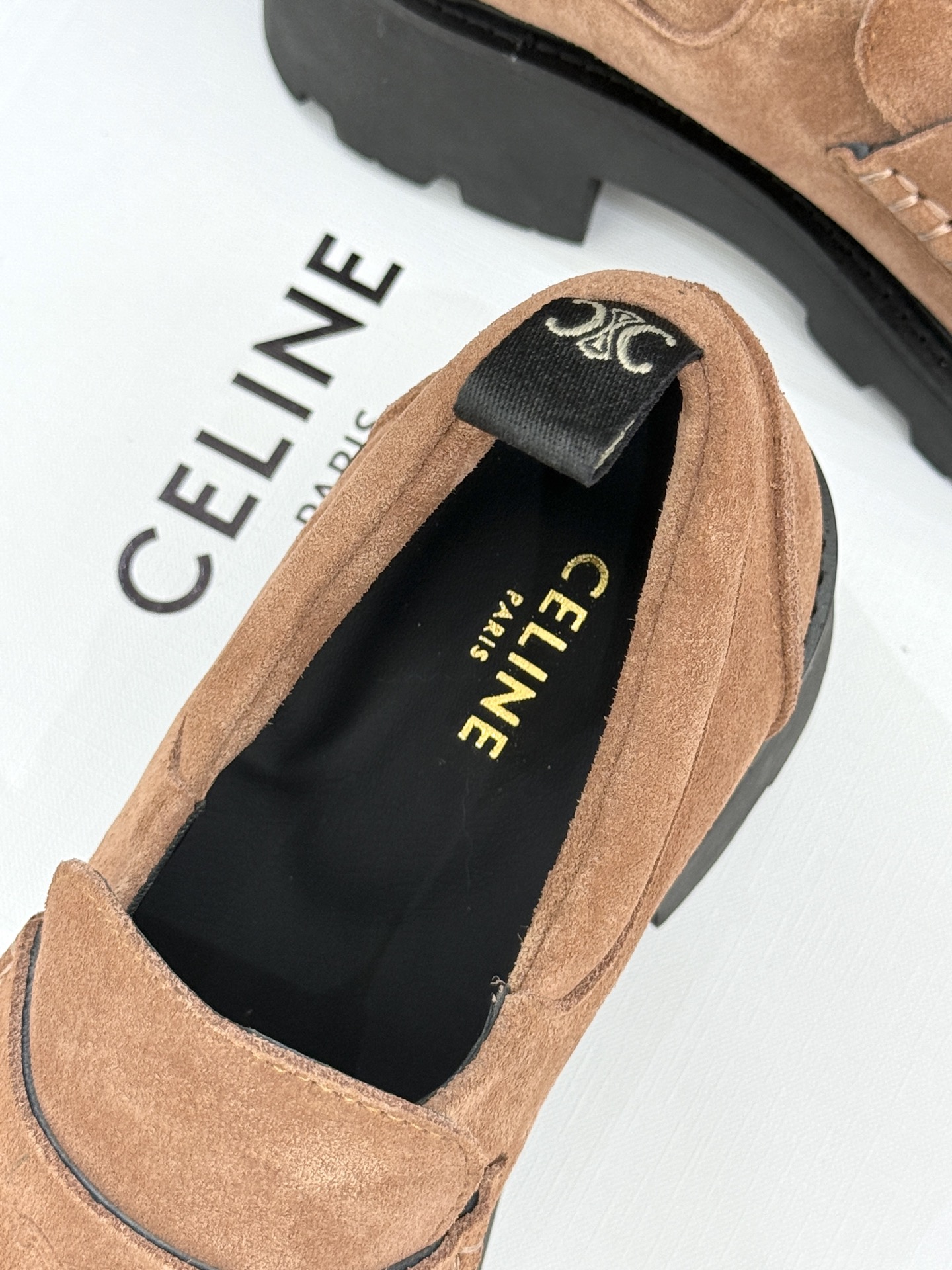 Celine/塞琳25WF凯旋门复古厚底乐福鞋一眼沦陷的复古格调！经典凯旋门标识烙满质感厚底设计暗藏增高