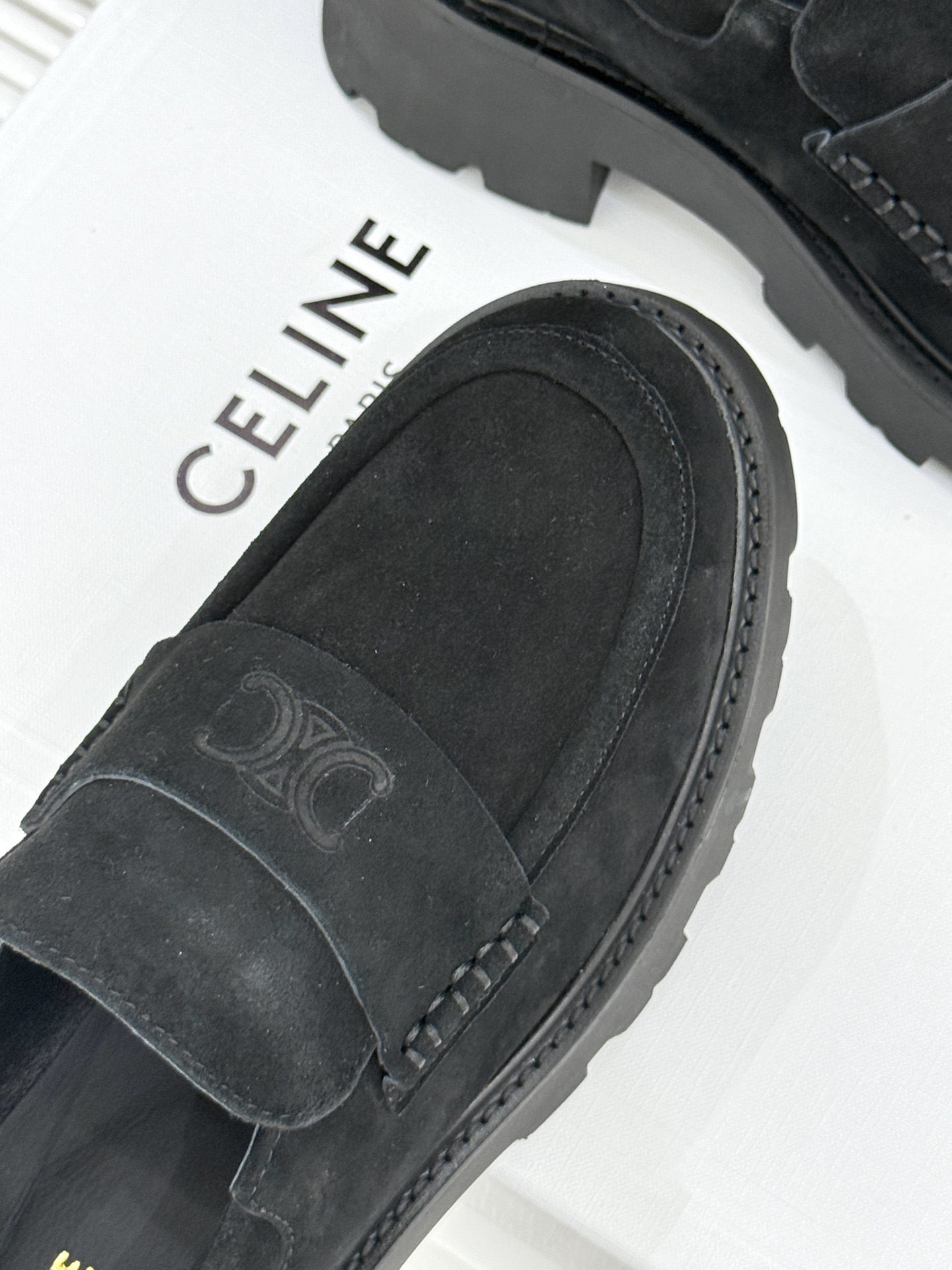 Celine/塞琳25WF凯旋门复古厚底乐福鞋一眼沦陷的复古格调！经典凯旋门标识烙满质感厚底设计暗藏增高