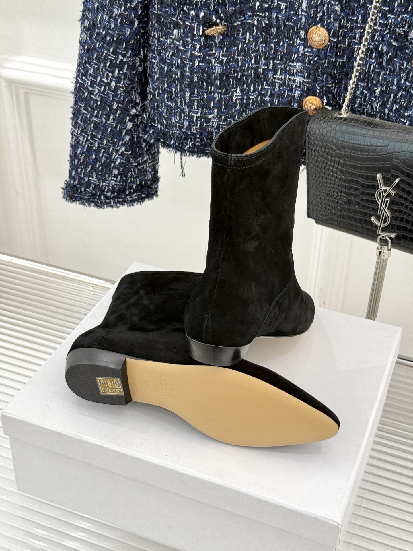 ISABEL MARANT/伊莎贝尔25AW 秋冬极简风复古尖头短靴这双短靴以极简线条勾勒复古轮廓。利落