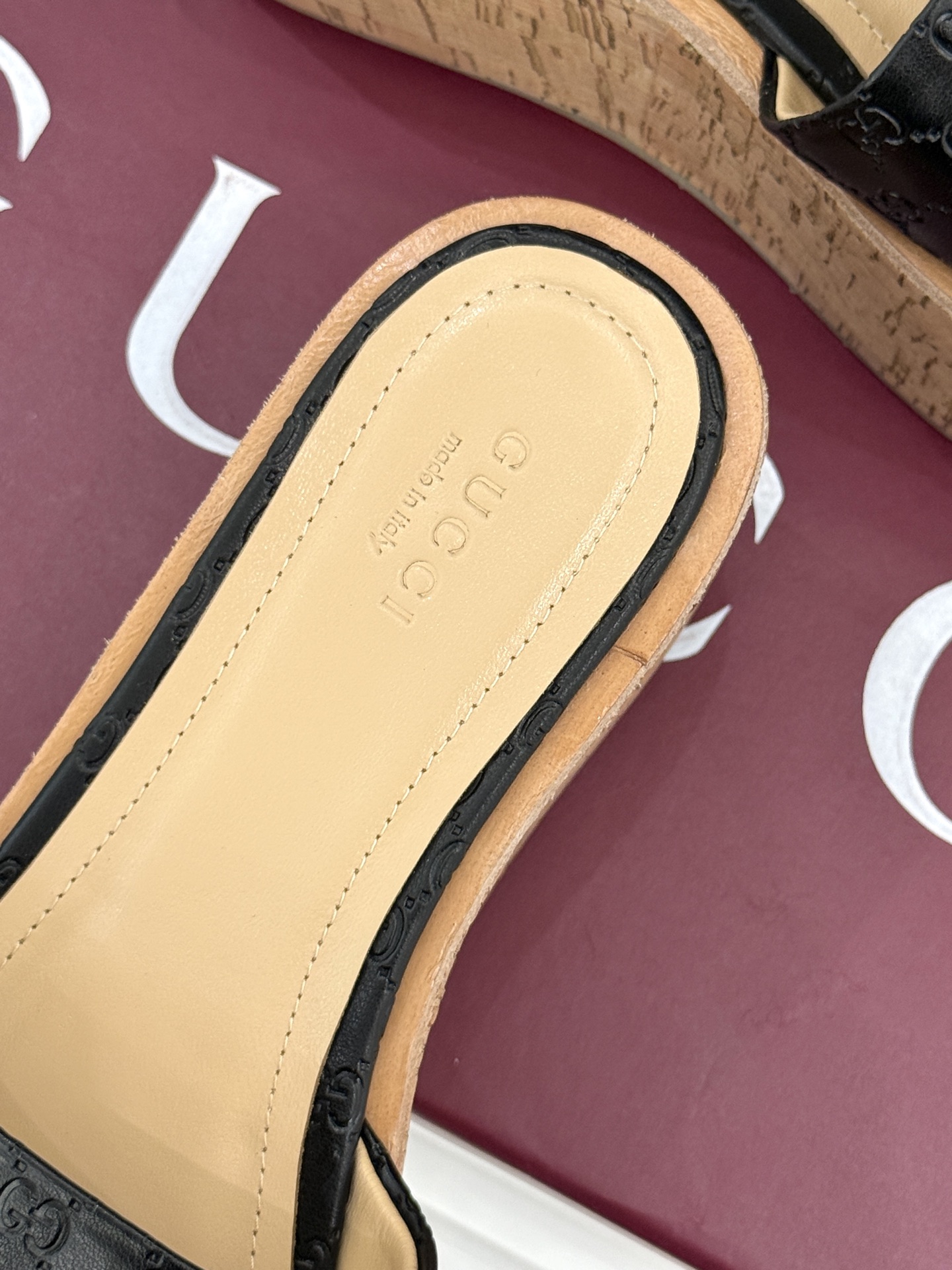 Gucc* 经典双G扣老花厚底拖鞋这款真的是矮个子美眉的福音‼️既复古又时髦🙋而且很还百搭 搭配各种袜子