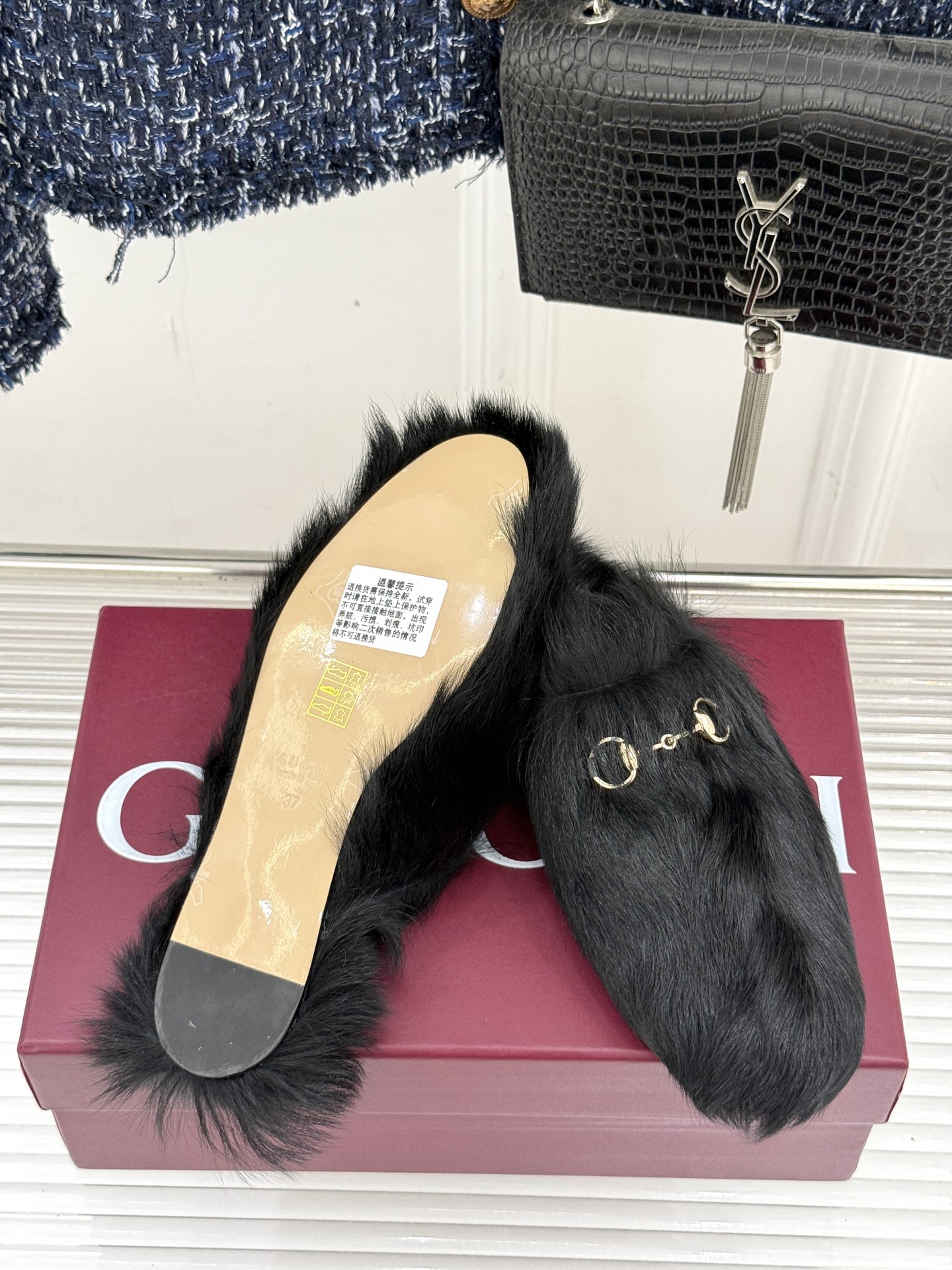 Gucci/古驰25WF新品马衔扣穆勒拖毛毛拖这双毛毛拖是慵懒与奢华的完美碰撞穿上瞬间松弛感与高级感并存
