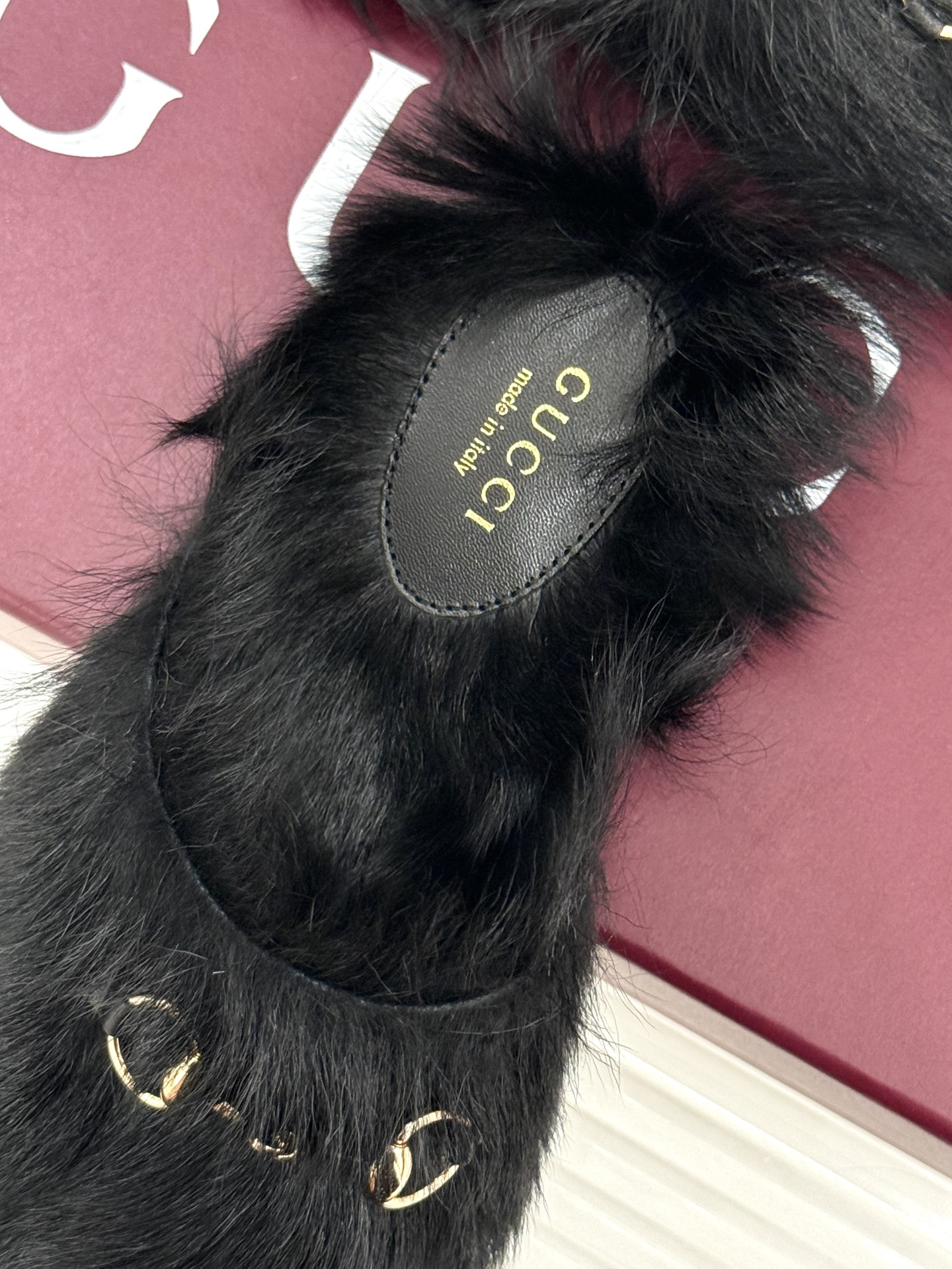 Gucci/古驰25WF新品马衔扣穆勒拖毛毛拖这双毛毛拖是慵懒与奢华的完美碰撞穿上瞬间松弛感与高级感并存