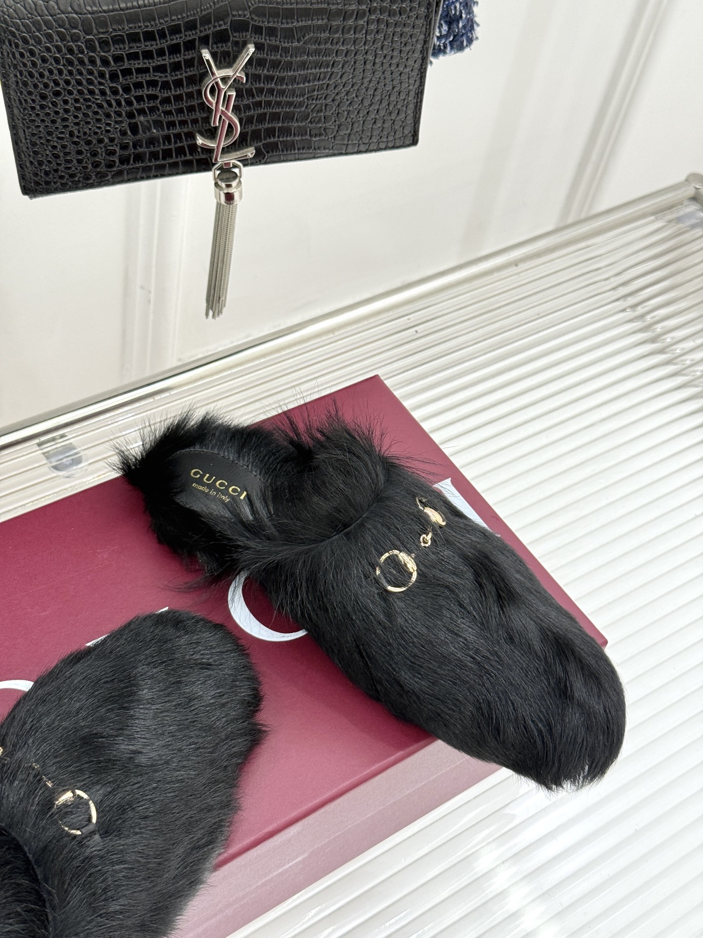 Gucci/古驰25WF新品马衔扣穆勒拖毛毛拖这双毛毛拖是慵懒与奢华的完美碰撞穿上瞬间松弛感与高级感并存