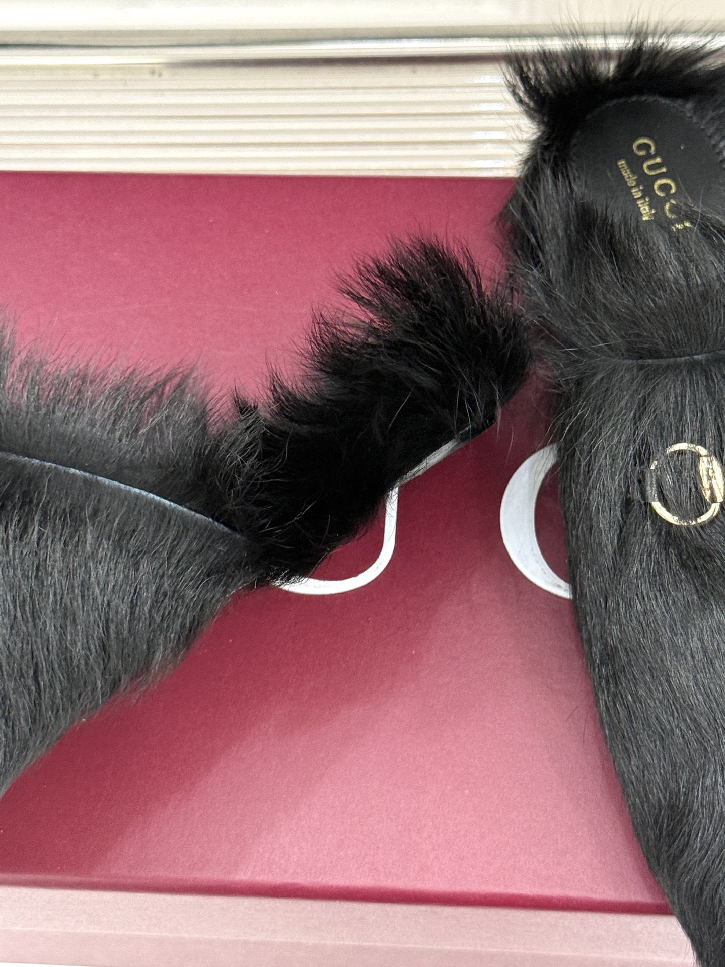 Gucci/古驰25WF新品马衔扣穆勒拖毛毛拖这双毛毛拖是慵懒与奢华的完美碰撞穿上瞬间松弛感与高级感并存