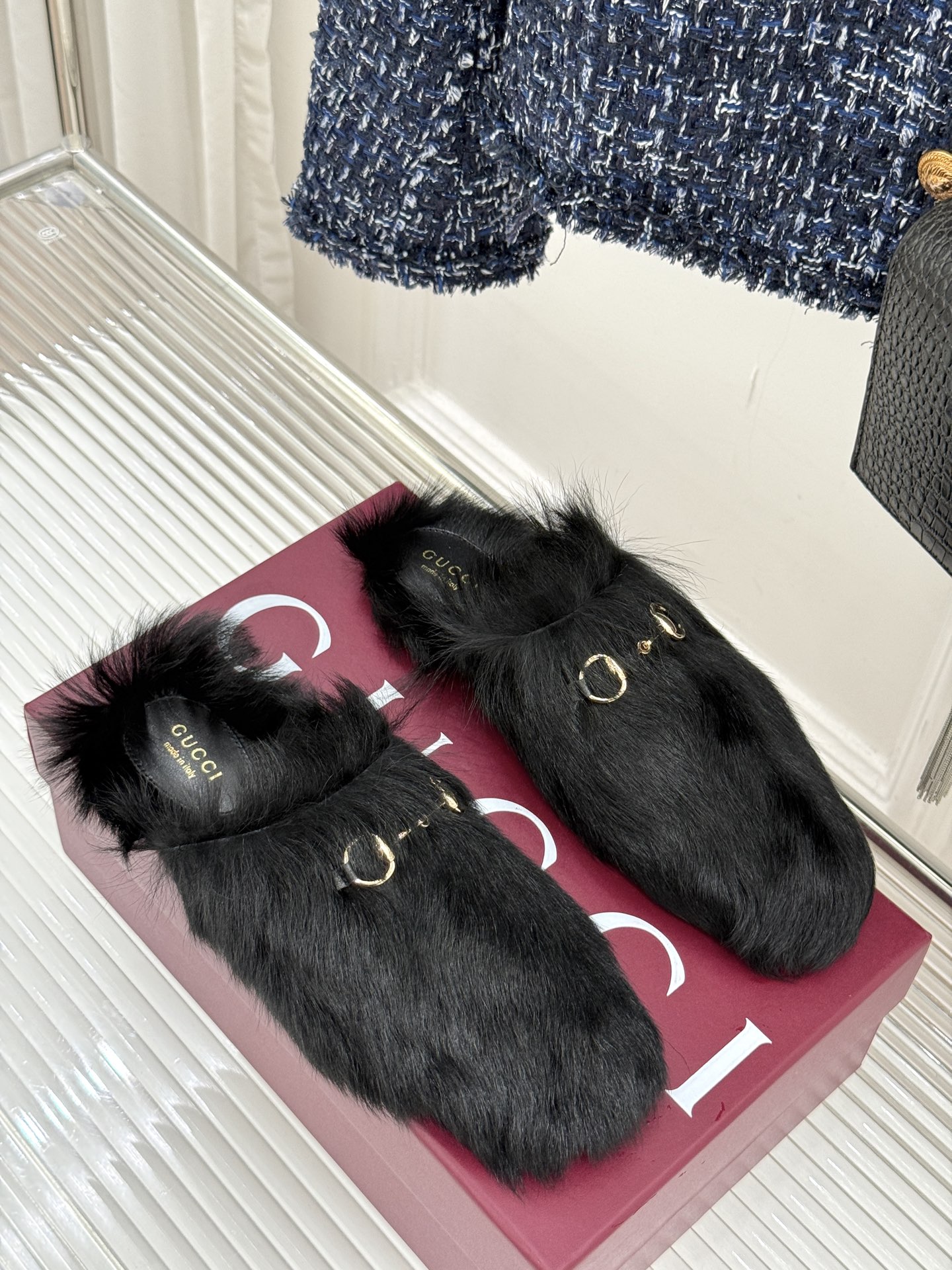 Gucci/古驰25WF新品马衔扣穆勒拖毛毛拖这双毛毛拖是慵懒与奢华的完美碰撞穿上瞬间松弛感与高级感并存