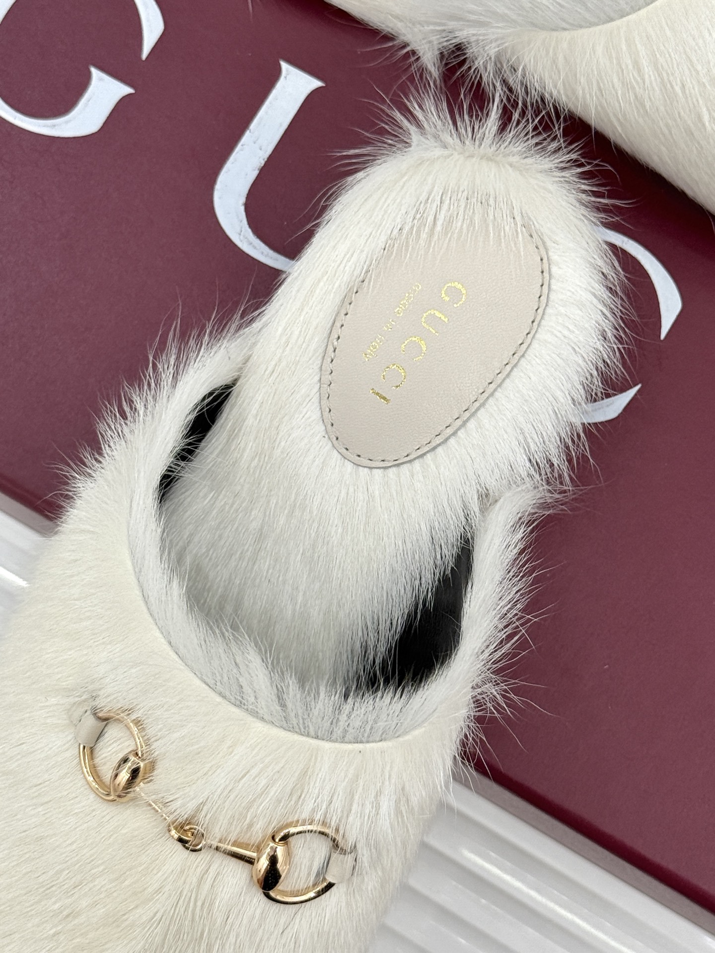 Gucci/古驰25WF新品马衔扣穆勒拖毛毛拖这双毛毛拖是慵懒与奢华的完美碰撞穿上瞬间松弛感与高级感并存