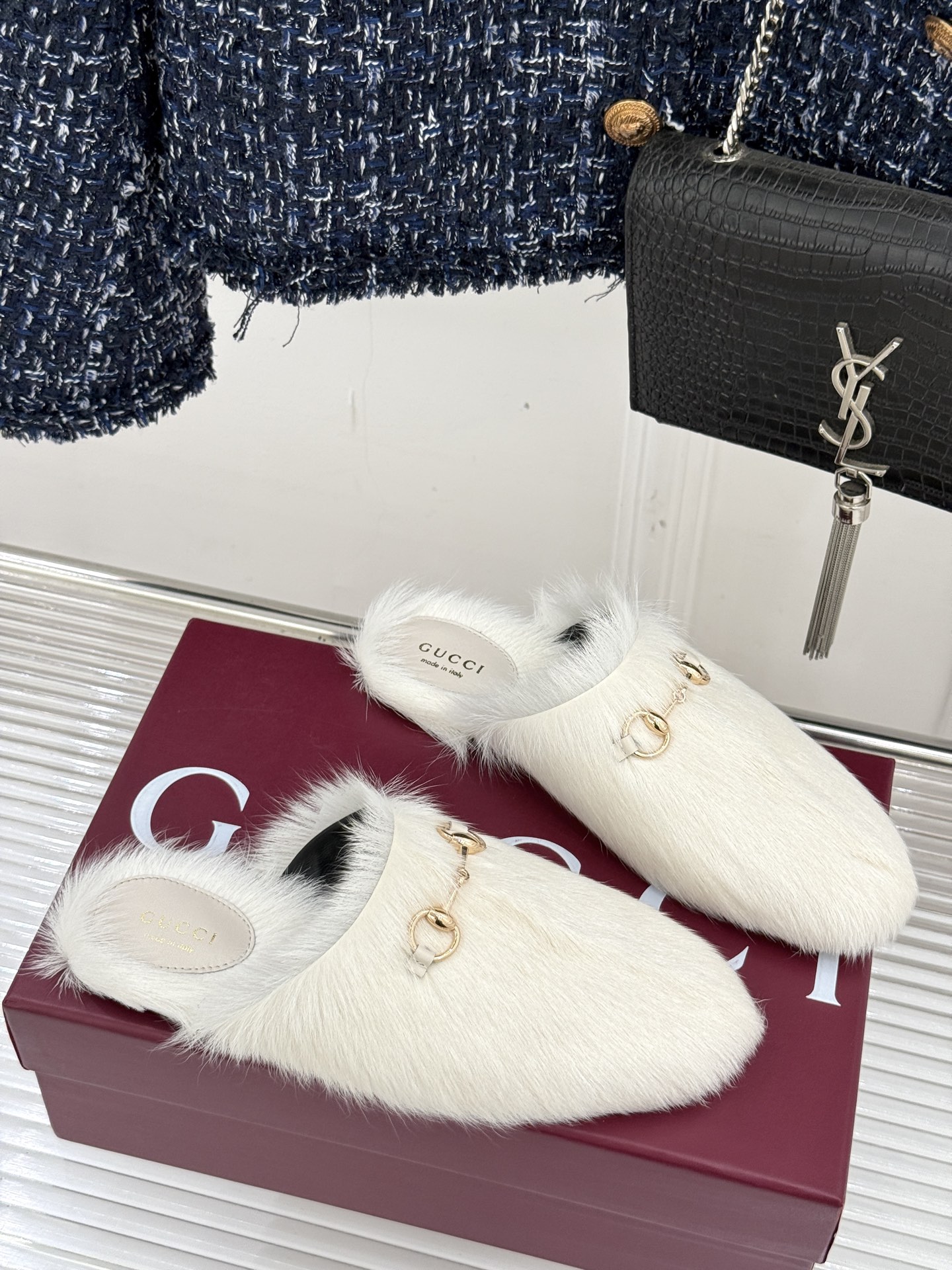 Gucci/古驰25WF新品马衔扣穆勒拖毛毛拖这双毛毛拖是慵懒与奢华的完美碰撞穿上瞬间松弛感与高级感并存