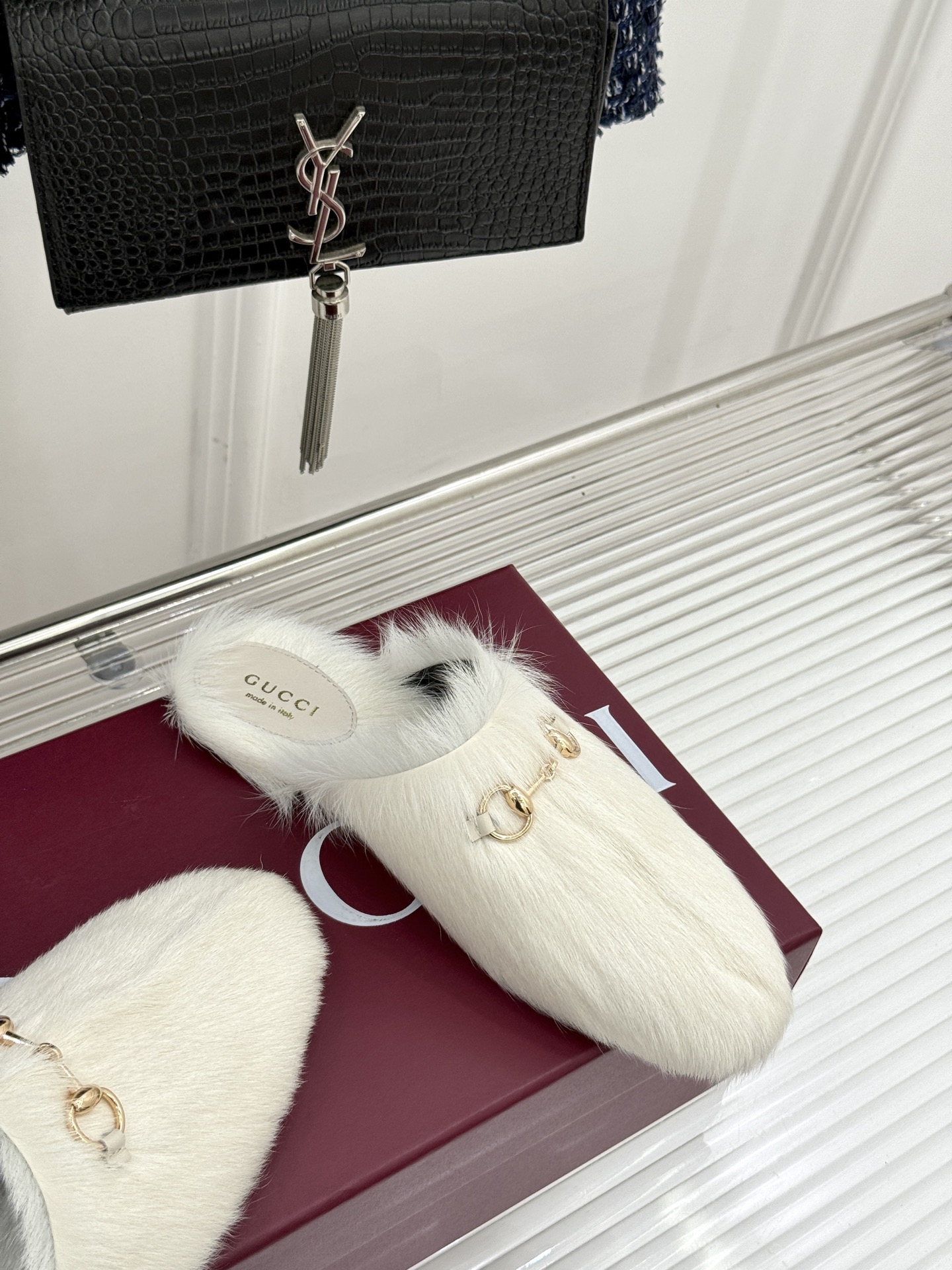 Gucci/古驰25WF新品马衔扣穆勒拖毛毛拖这双毛毛拖是慵懒与奢华的完美碰撞穿上瞬间松弛感与高级感并存