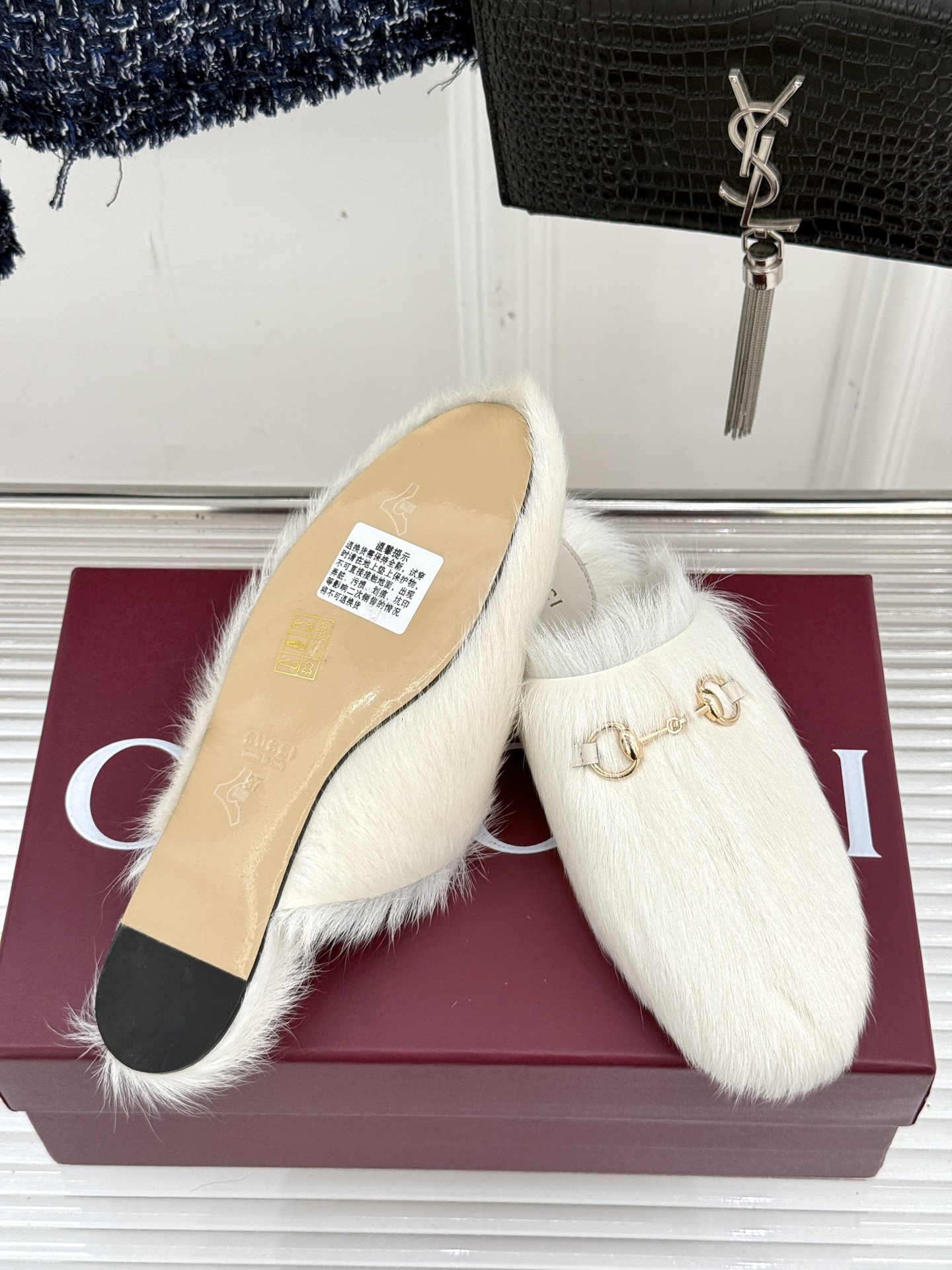 Gucci/古驰25WF新品马衔扣穆勒拖毛毛拖这双毛毛拖是慵懒与奢华的完美碰撞穿上瞬间松弛感与高级感并存