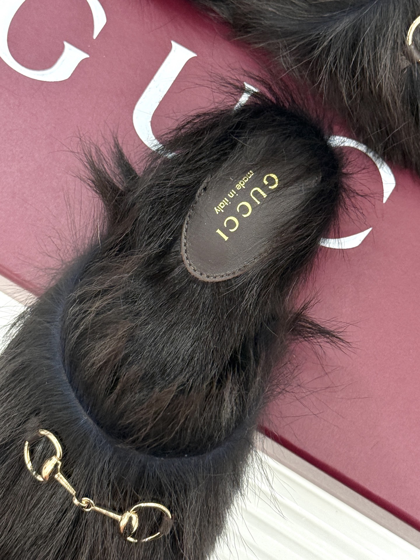 Gucci/古驰25WF新品马衔扣穆勒拖毛毛拖这双毛毛拖是慵懒与奢华的完美碰撞穿上瞬间松弛感与高级感并存