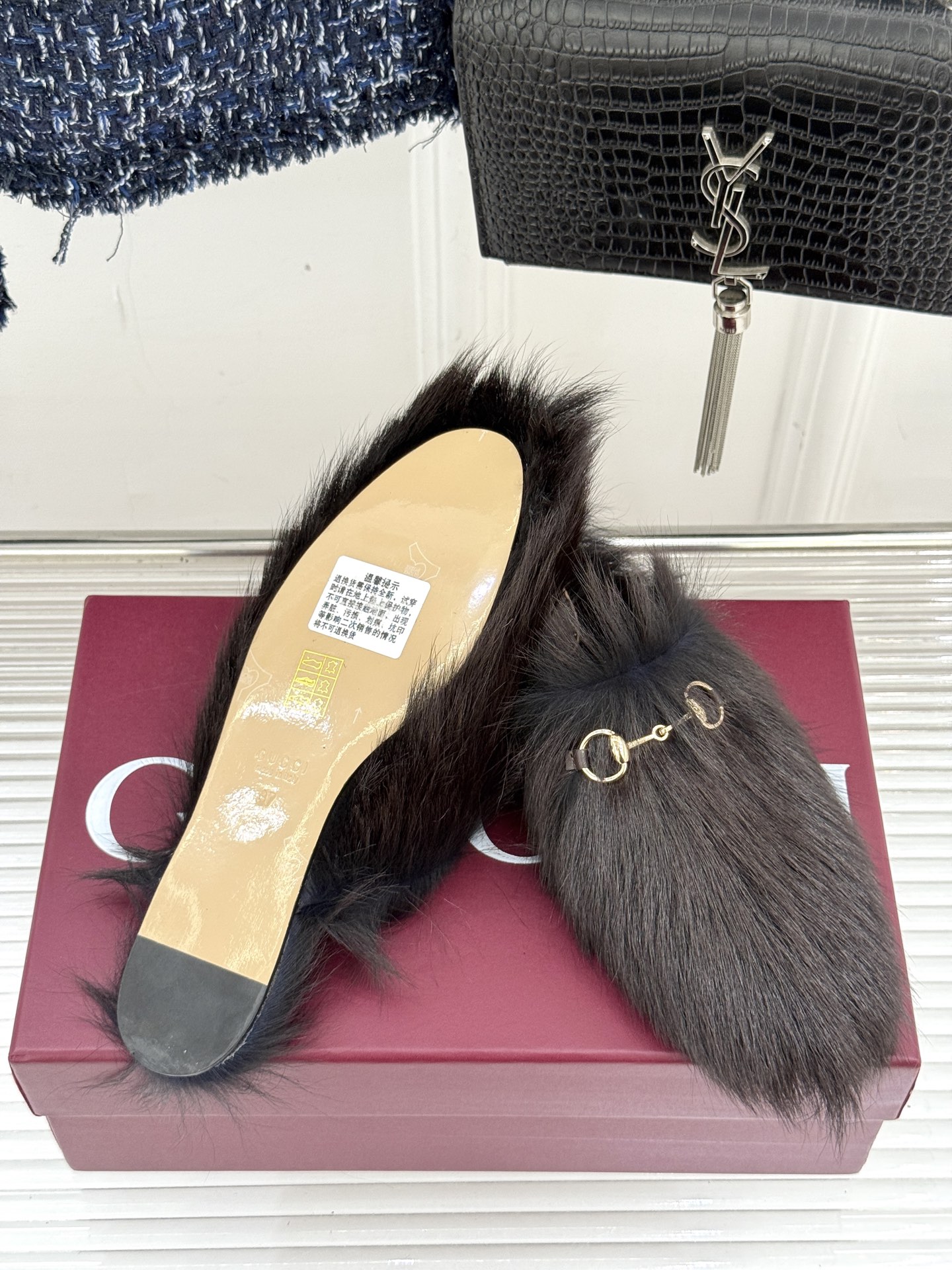 Gucci/古驰25WF新品马衔扣穆勒拖毛毛拖这双毛毛拖是慵懒与奢华的完美碰撞穿上瞬间松弛感与高级感并存