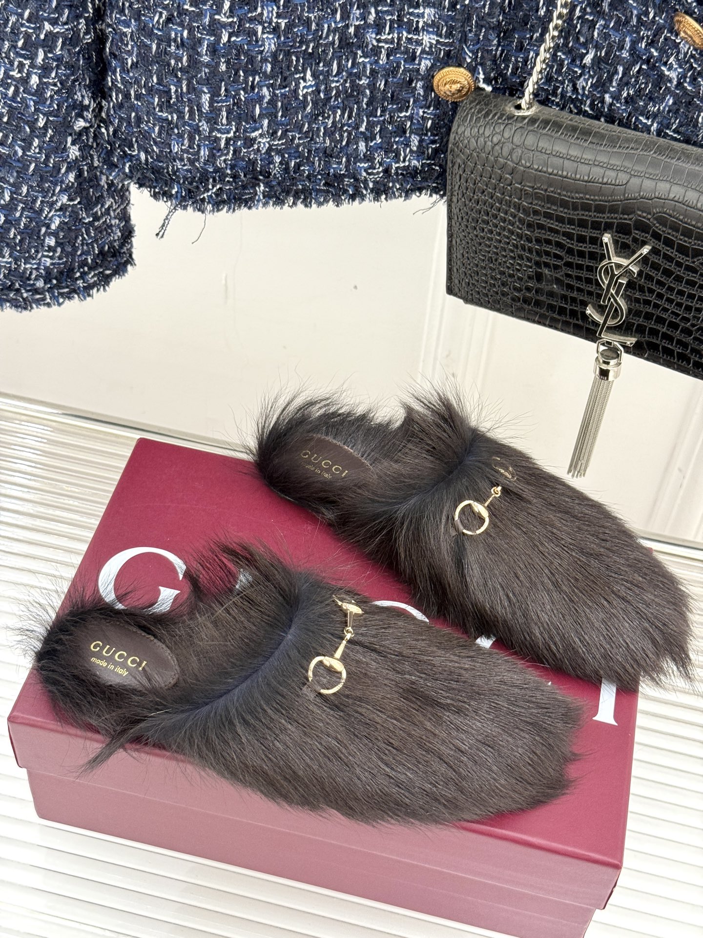 Gucci/古驰25WF新品马衔扣穆勒拖毛毛拖这双毛毛拖是慵懒与奢华的完美碰撞穿上瞬间松弛感与高级感并存