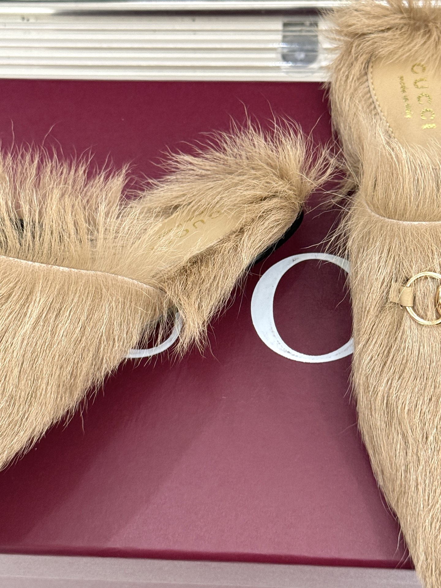 Gucci/古驰25WF新品马衔扣穆勒拖毛毛拖这双毛毛拖是慵懒与奢华的完美碰撞穿上瞬间松弛感与高级感并存