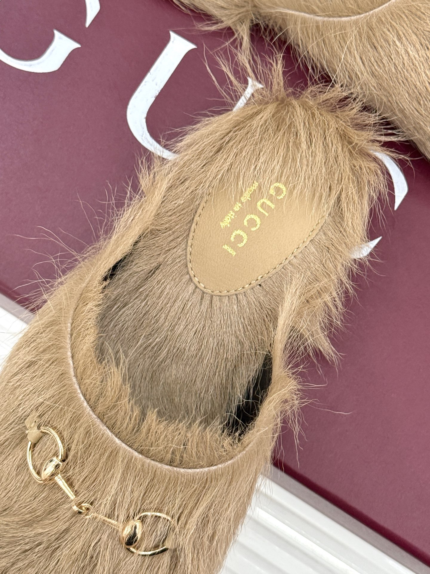 Gucci/古驰25WF新品马衔扣穆勒拖毛毛拖这双毛毛拖是慵懒与奢华的完美碰撞穿上瞬间松弛感与高级感并存