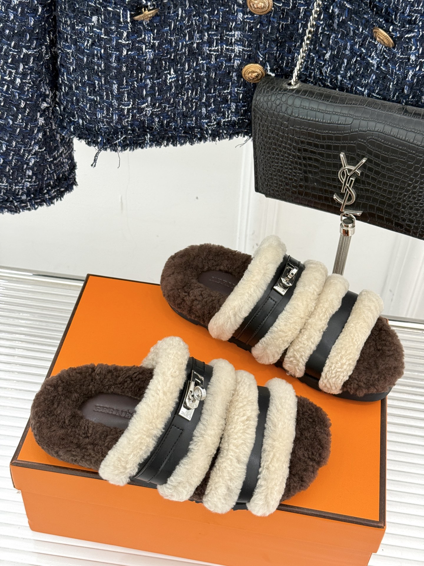 Hermès/爱马仕25WF新品Kelly休闲毛拖当经典Kelly扣邂逅柔软羊毛H家毛拖便成了优雅与舒适