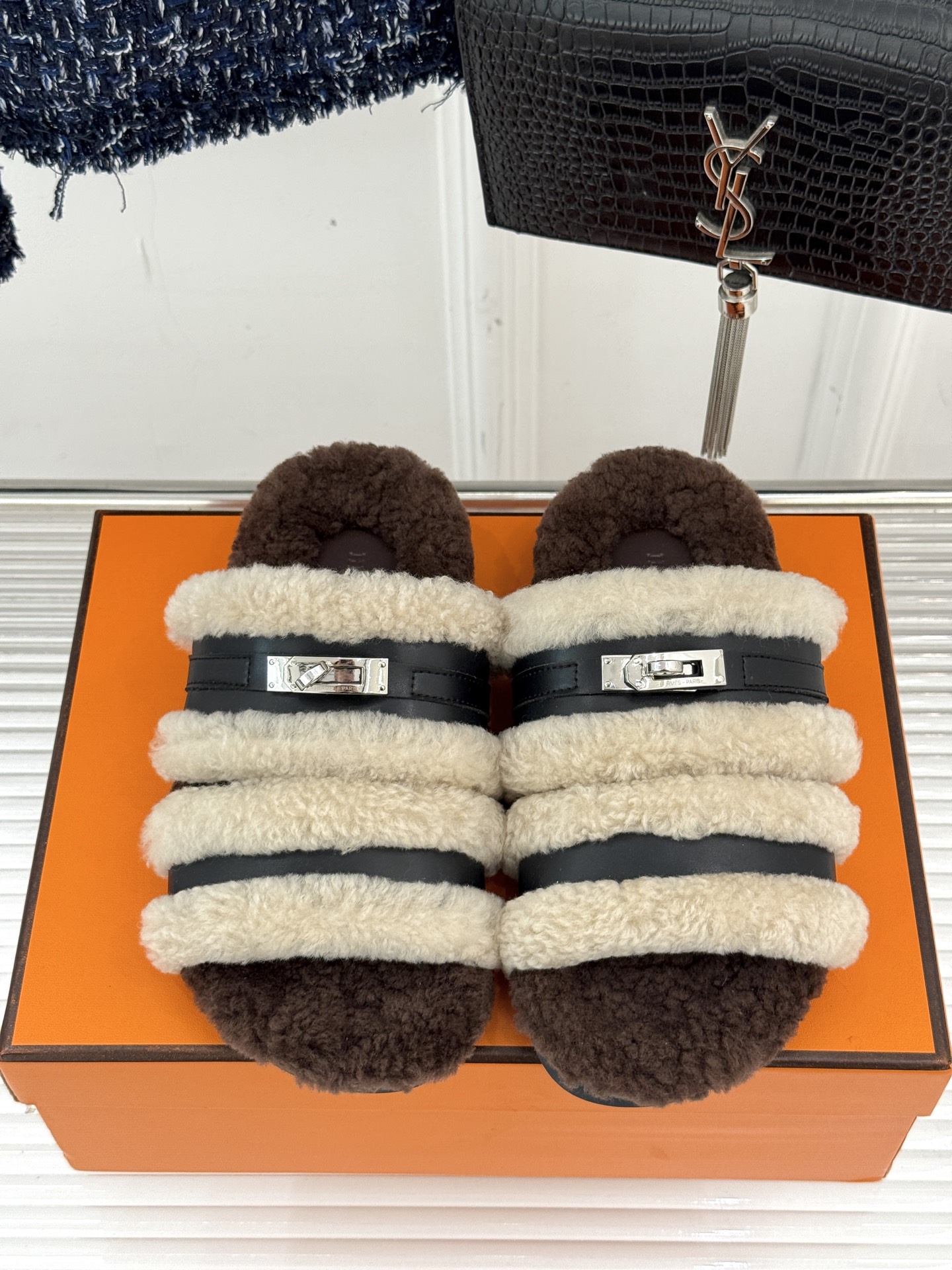 Hermès/爱马仕25WF新品Kelly休闲毛拖当经典Kelly扣邂逅柔软羊毛H家毛拖便成了优雅与舒适