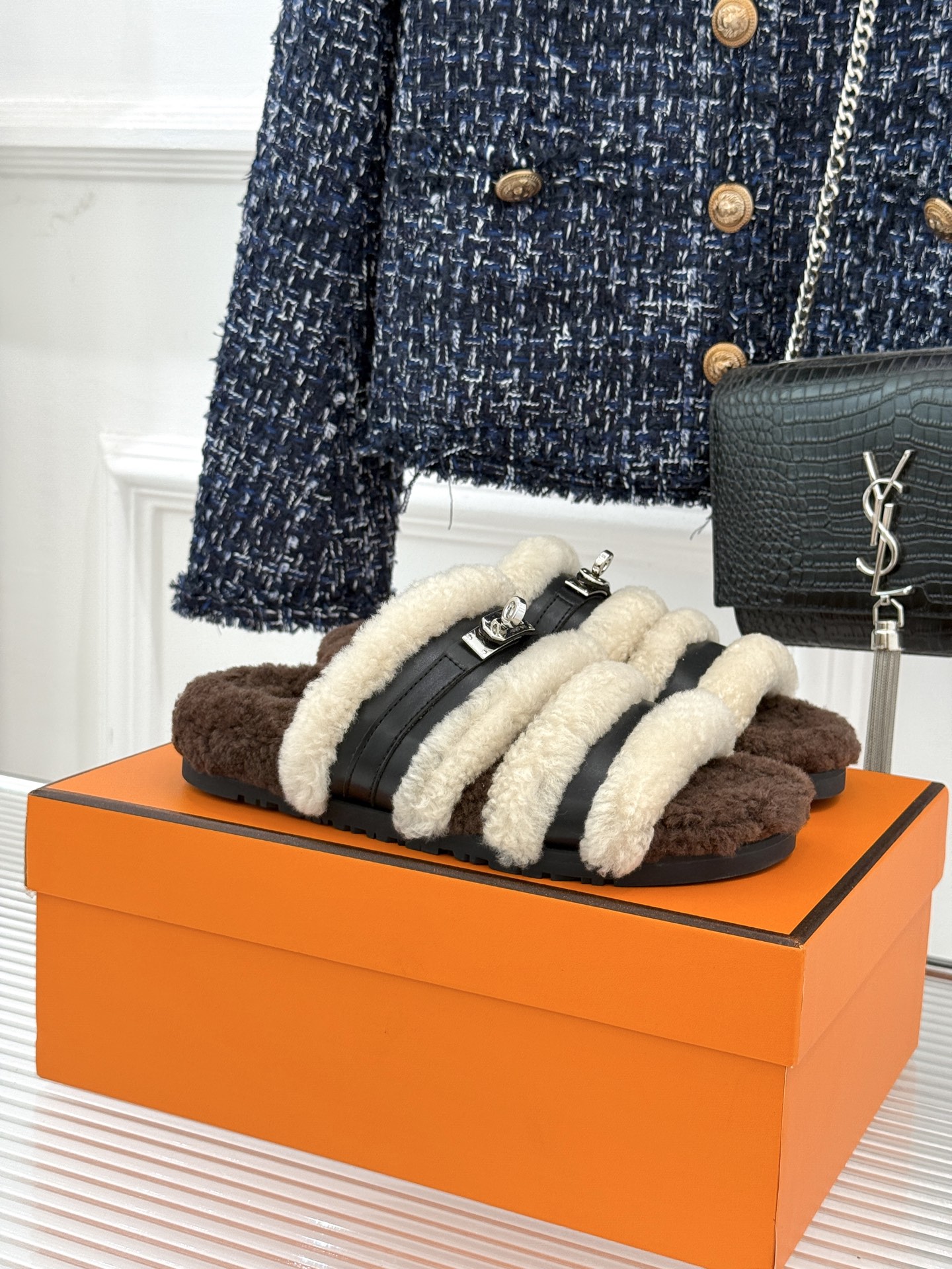 Hermès/爱马仕25WF新品Kelly休闲毛拖当经典Kelly扣邂逅柔软羊毛H家毛拖便成了优雅与舒适