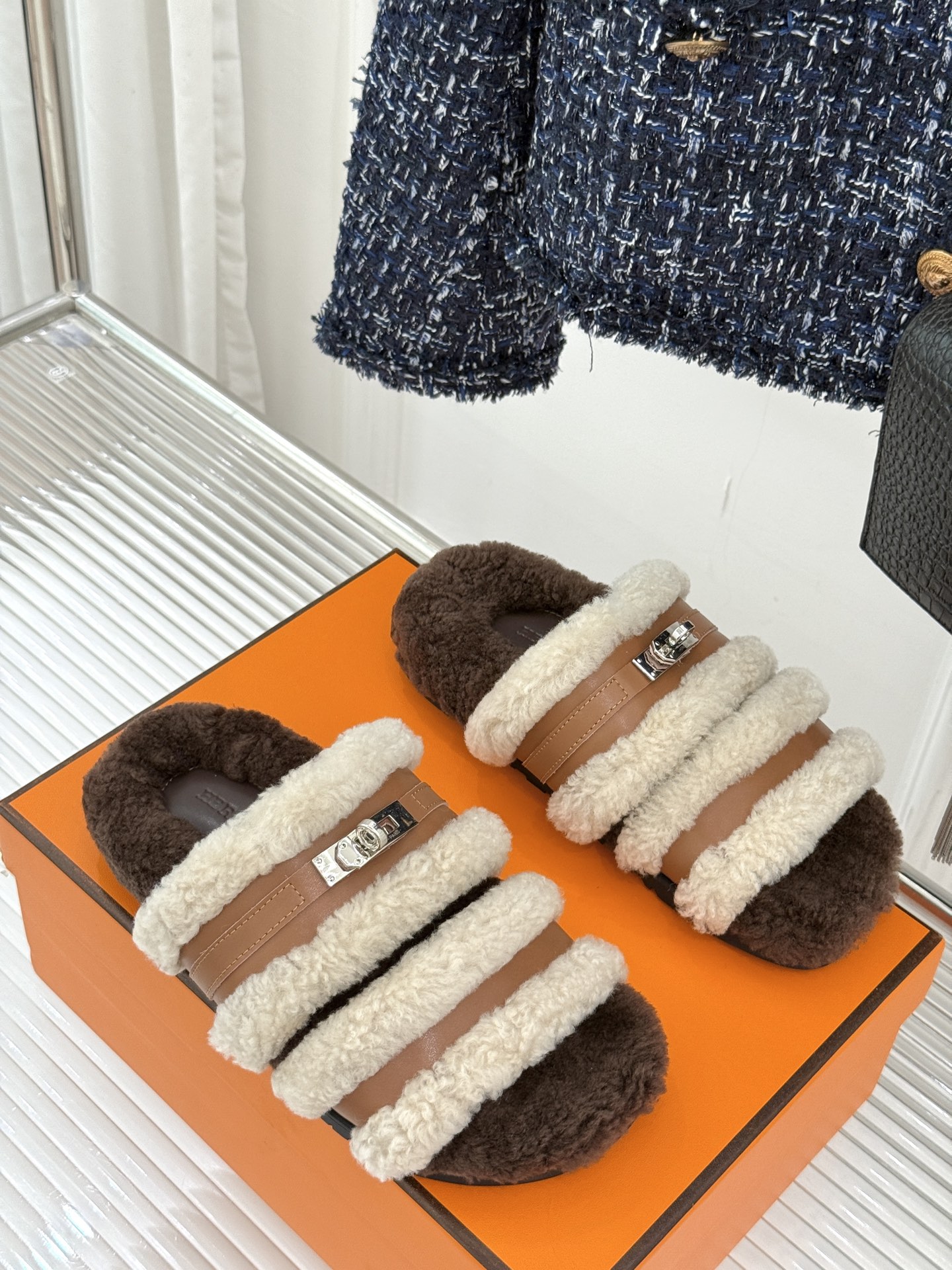 Hermès/爱马仕25WF新品Kelly休闲毛拖当经典Kelly扣邂逅柔软羊毛H家毛拖便成了优雅与舒适