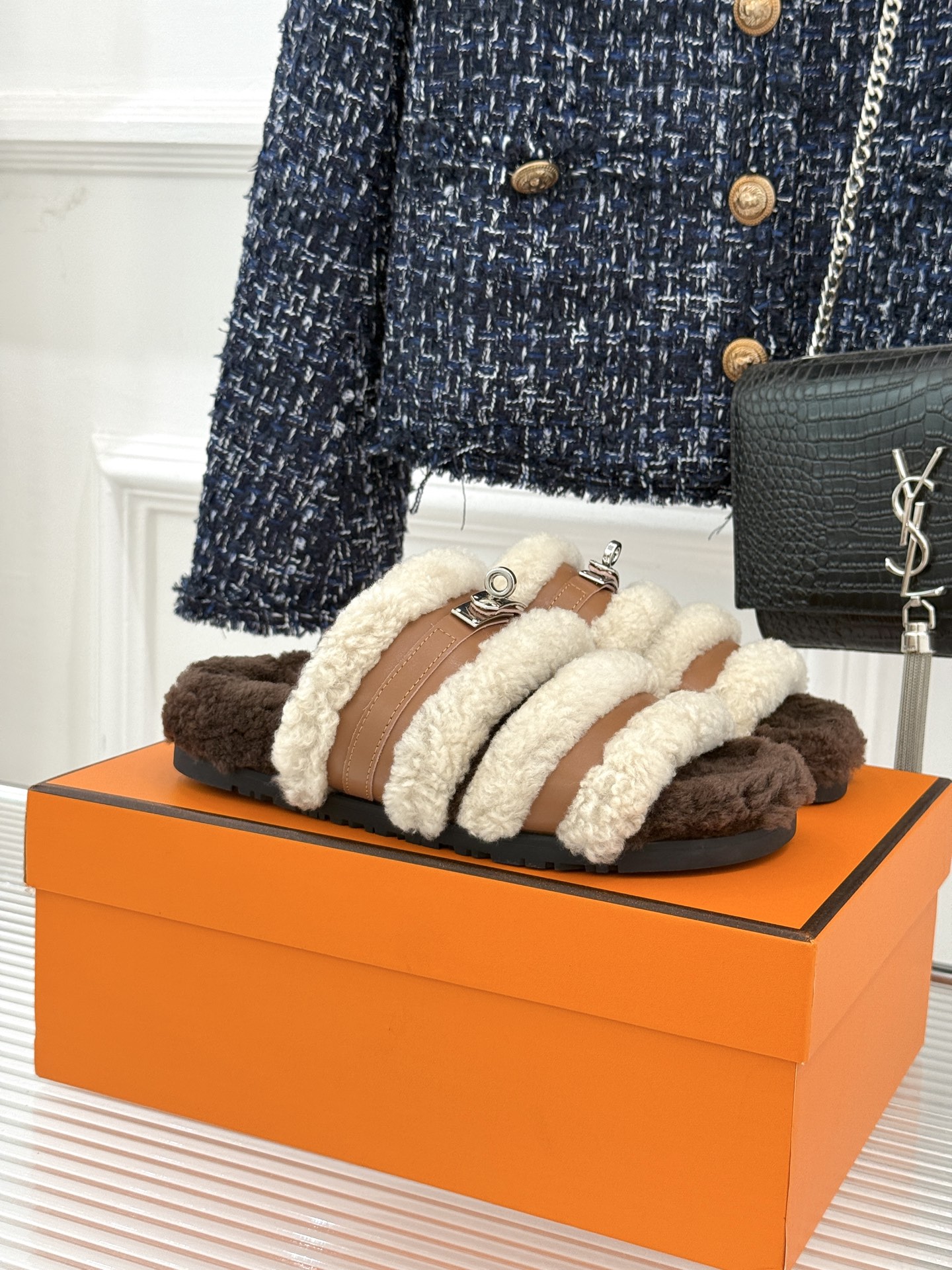 Hermès/爱马仕25WF新品Kelly休闲毛拖当经典Kelly扣邂逅柔软羊毛H家毛拖便成了优雅与舒适