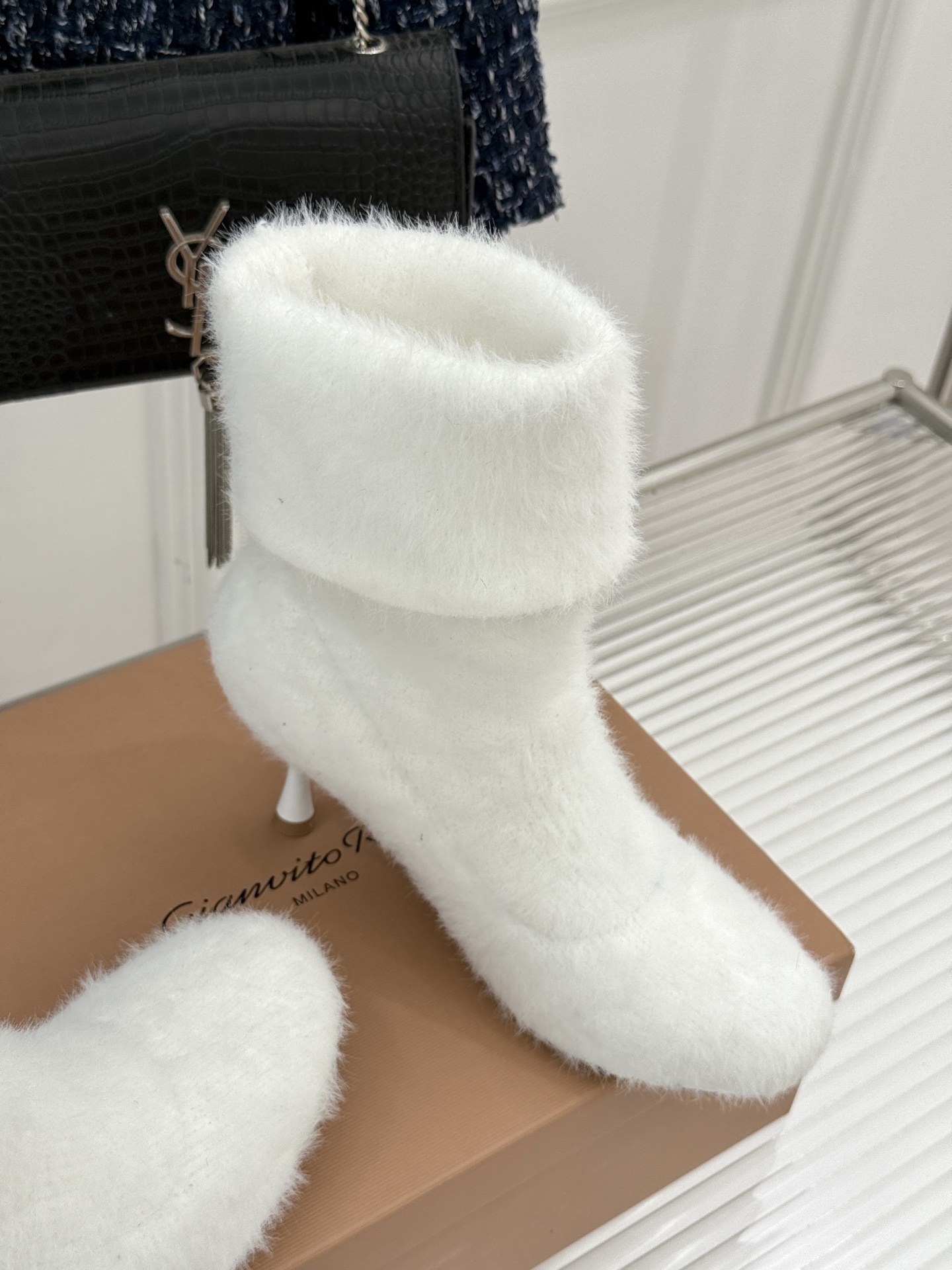 Gianvito Rossi 25WF秋冬新品针织高跟袜子靴当针织的温柔肌理邂逅高跟的利落锋芒,袜子靴便