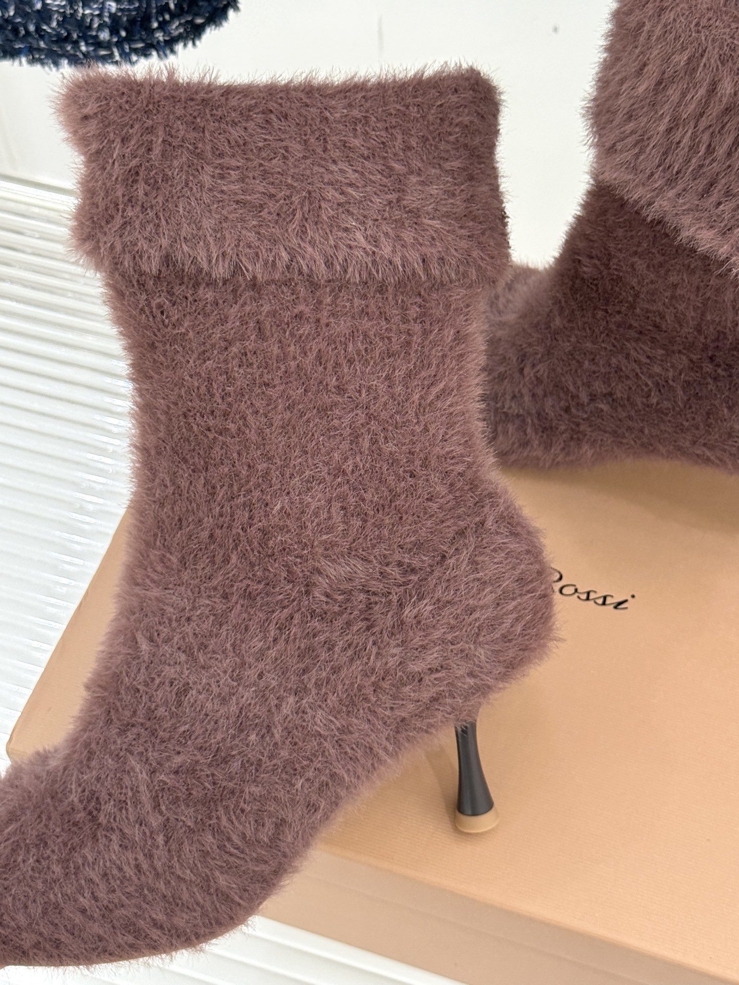 Gianvito Rossi 25WF秋冬新品针织高跟袜子靴当针织的温柔肌理邂逅高跟的利落锋芒,袜子靴便