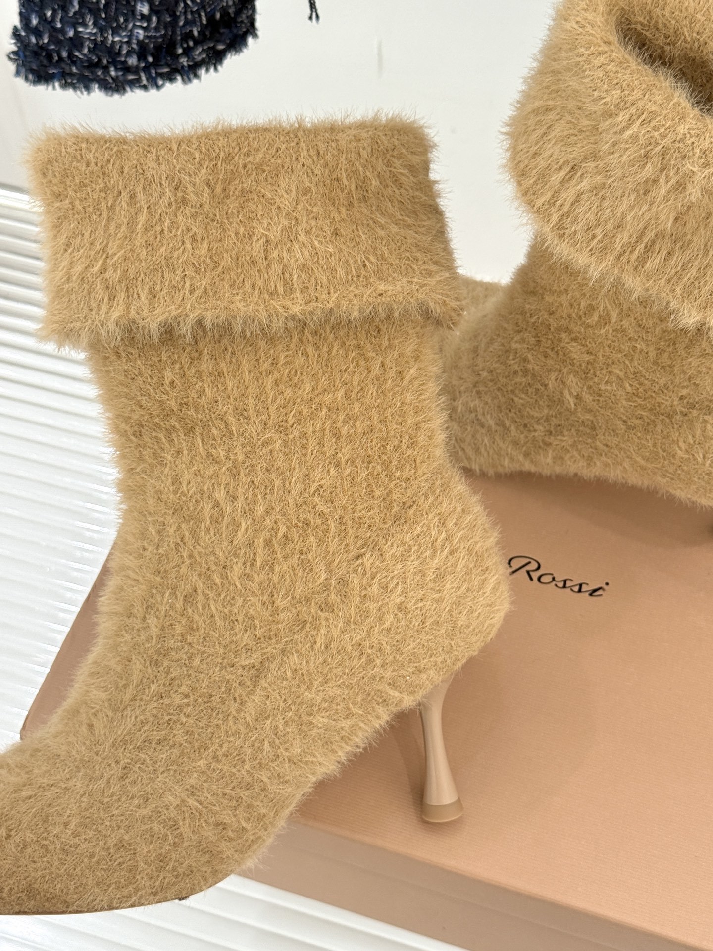 Gianvito Rossi 25WF秋冬新品针织高跟袜子靴当针织的温柔肌理邂逅高跟的利落锋芒,袜子靴便