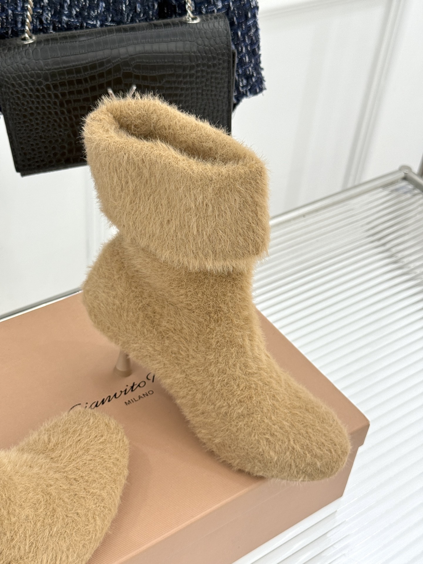 Gianvito Rossi 25WF秋冬新品针织高跟袜子靴当针织的温柔肌理邂逅高跟的利落锋芒,袜子靴便