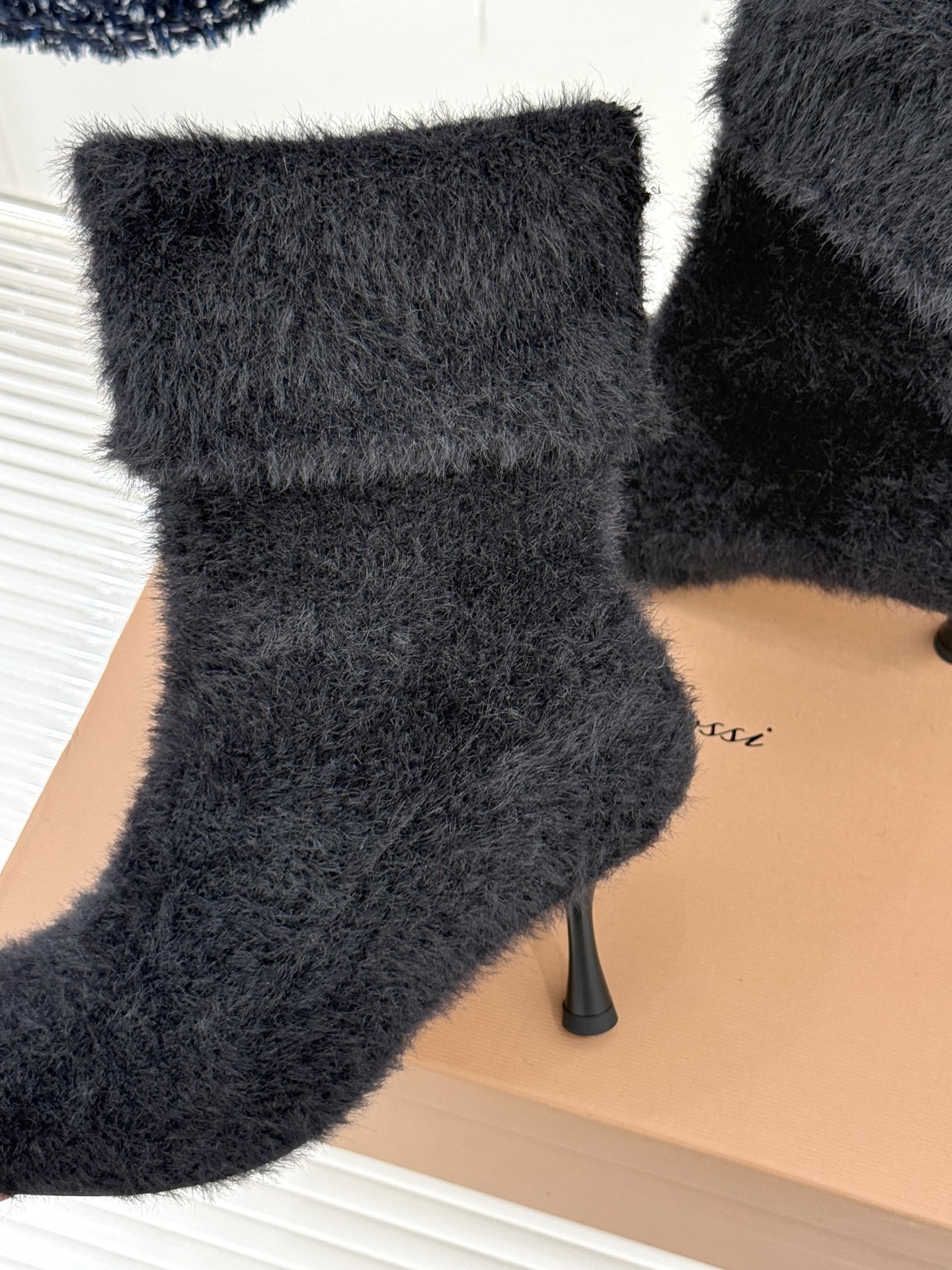 Gianvito Rossi 25WF秋冬新品针织高跟袜子靴当针织的温柔肌理邂逅高跟的利落锋芒,袜子靴便