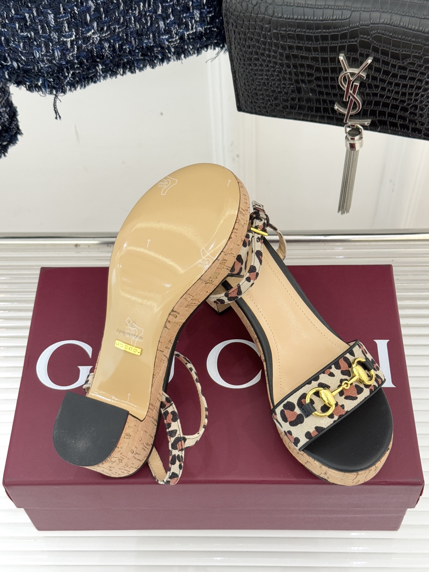 Gucci/古驰经典马衔扣豹纹木纹厚底粗跟凉鞋当 archival 基因碰撞野性美学这双凉鞋便成了步履间