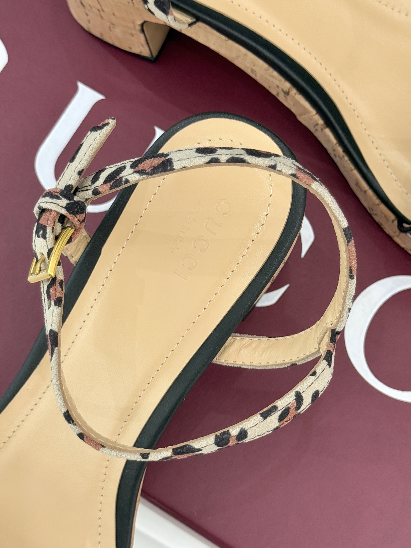 Gucci/古驰经典马衔扣豹纹木纹厚底粗跟凉鞋当 archival 基因碰撞野性美学这双凉鞋便成了步履间