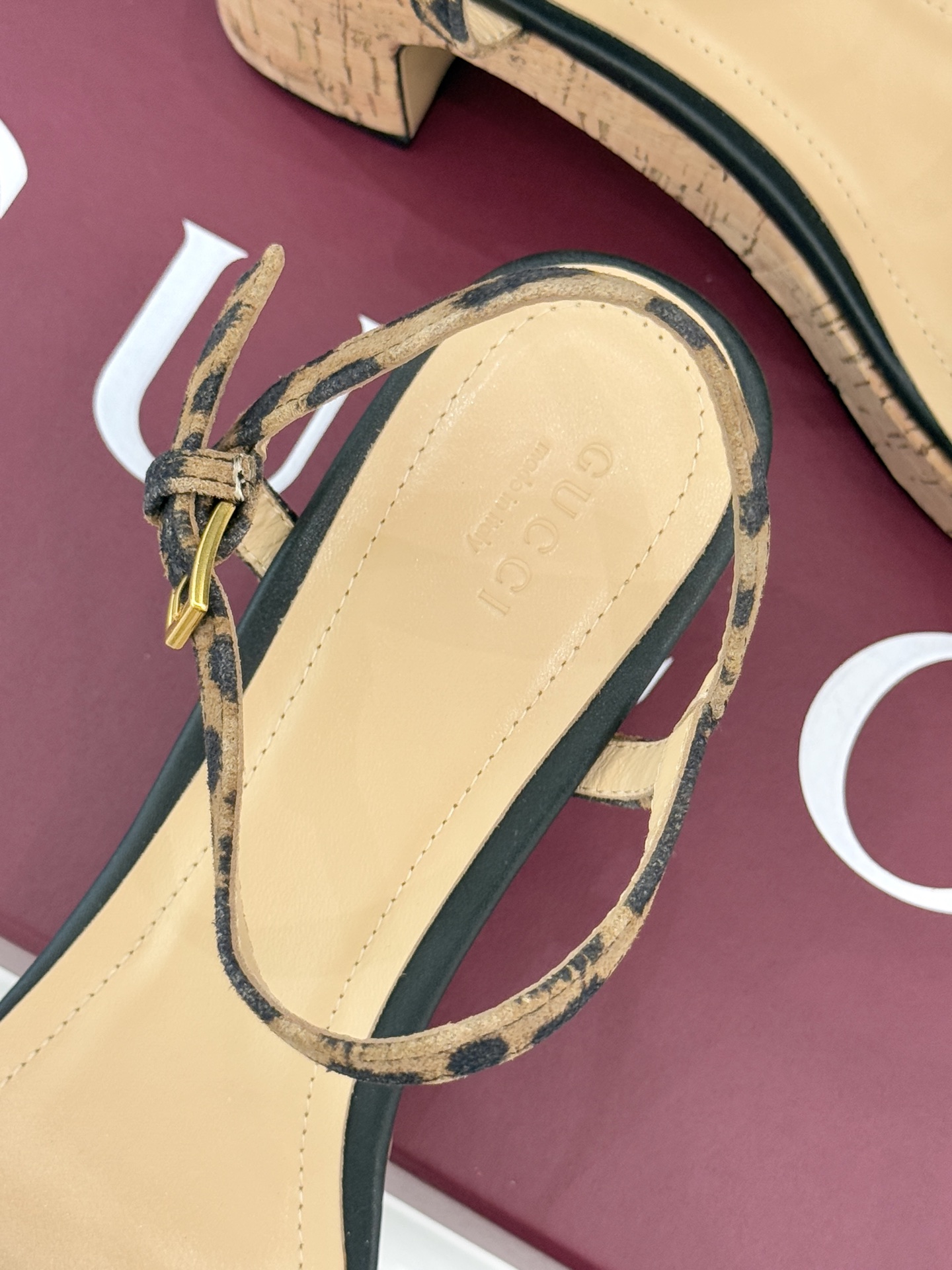 Gucci/古驰经典马衔扣豹纹木纹厚底粗跟凉鞋当 archival 基因碰撞野性美学这双凉鞋便成了步履间