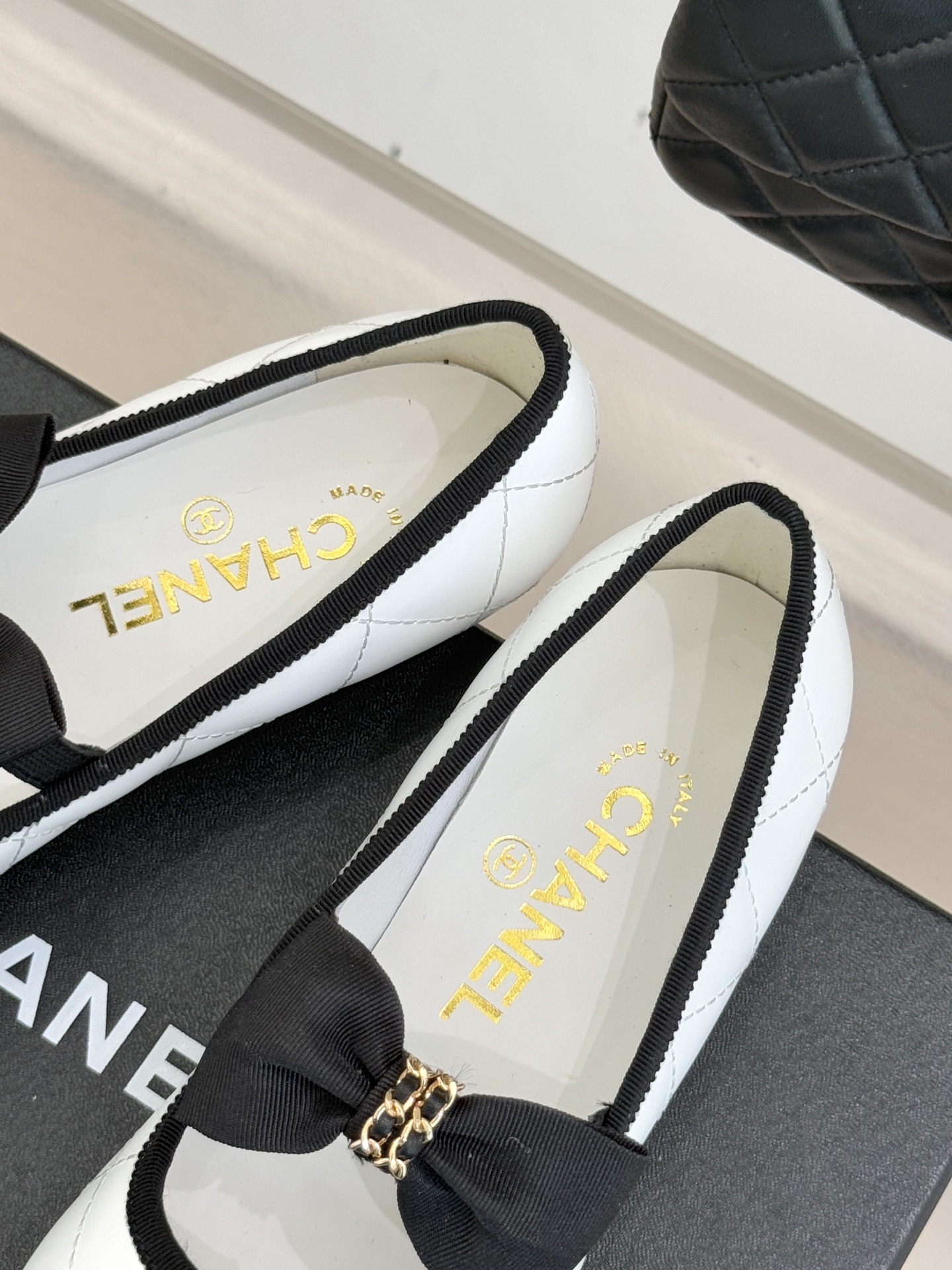 CHANE*｜小香25K新品链条蝴蝶结大双C平底玛丽珍鞋法式风情 真是美到心尖尖上啦！优雅又浪漫的仙女应