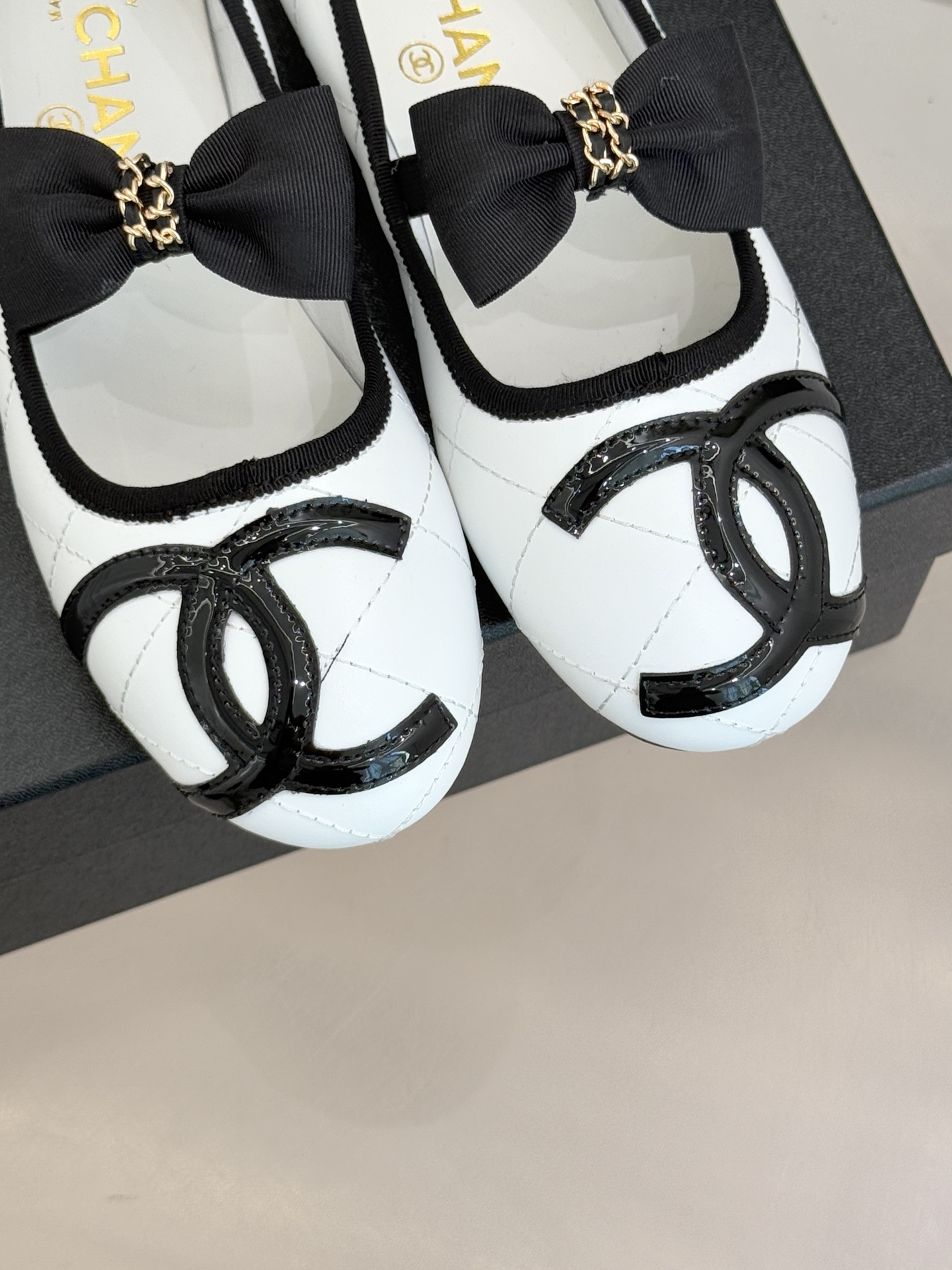 CHANE*｜小香25K新品链条蝴蝶结大双C平底玛丽珍鞋法式风情 真是美到心尖尖上啦！优雅又浪漫的仙女应