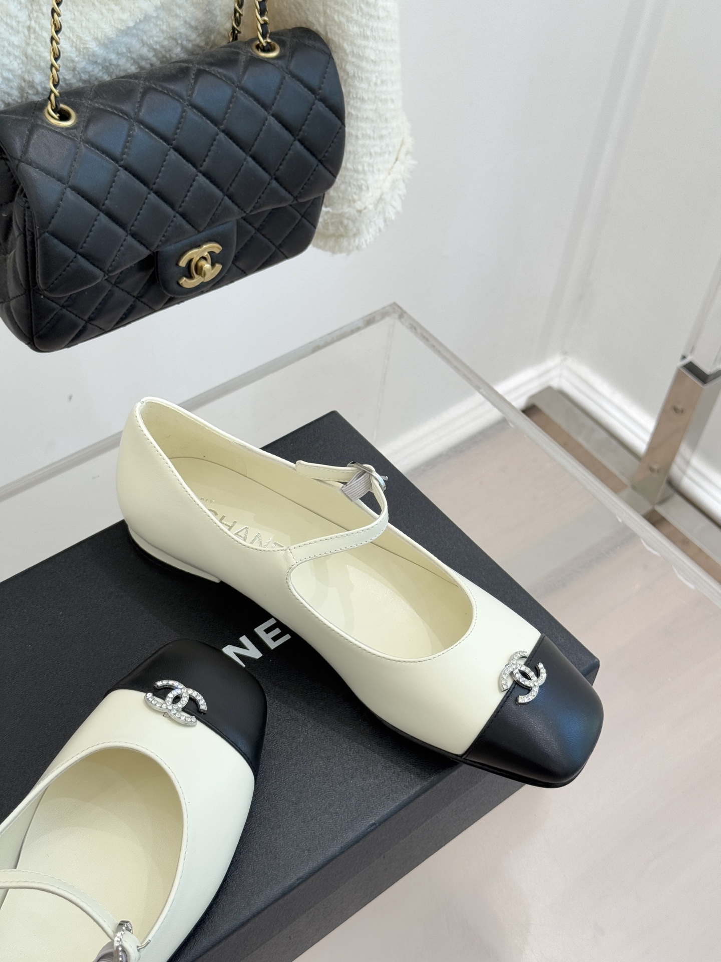 CHANE*｜小香25k新品水钻双C平底玛丽珍单鞋对它一见钟情 不夸张哦～这大概就是小香的魅力 总是很懂