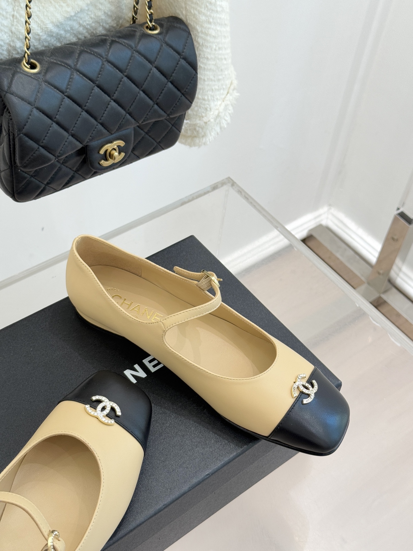 CHANE*｜小香25k新品水钻双C平底玛丽珍单鞋对它一见钟情 不夸张哦～这大概就是小香的魅力 总是很懂