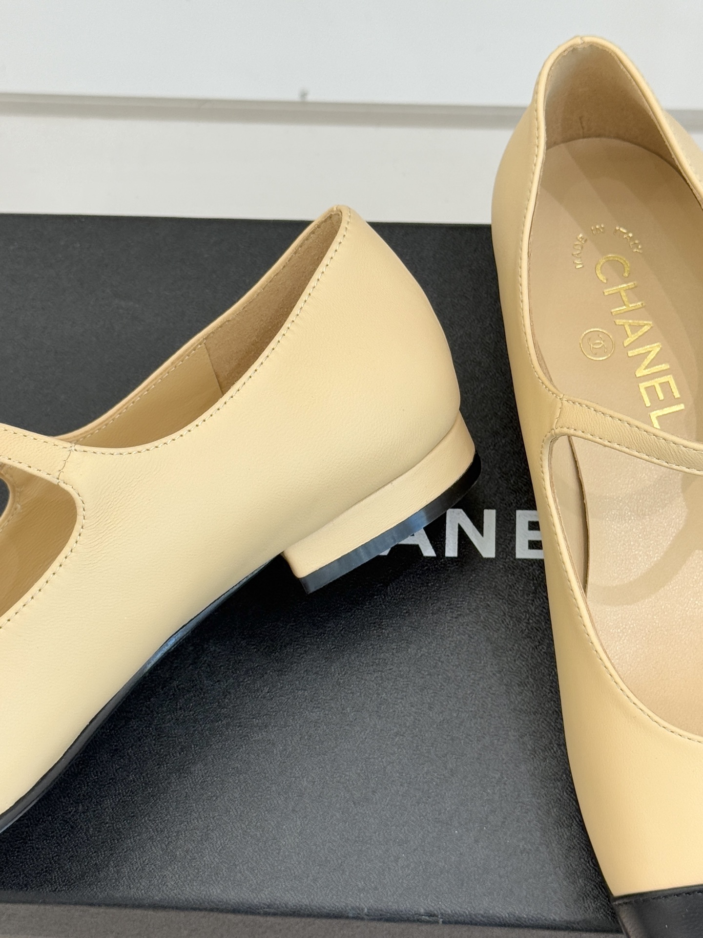 CHANE*｜小香25k新品水钻双C平底玛丽珍单鞋对它一见钟情 不夸张哦～这大概就是小香的魅力 总是很懂