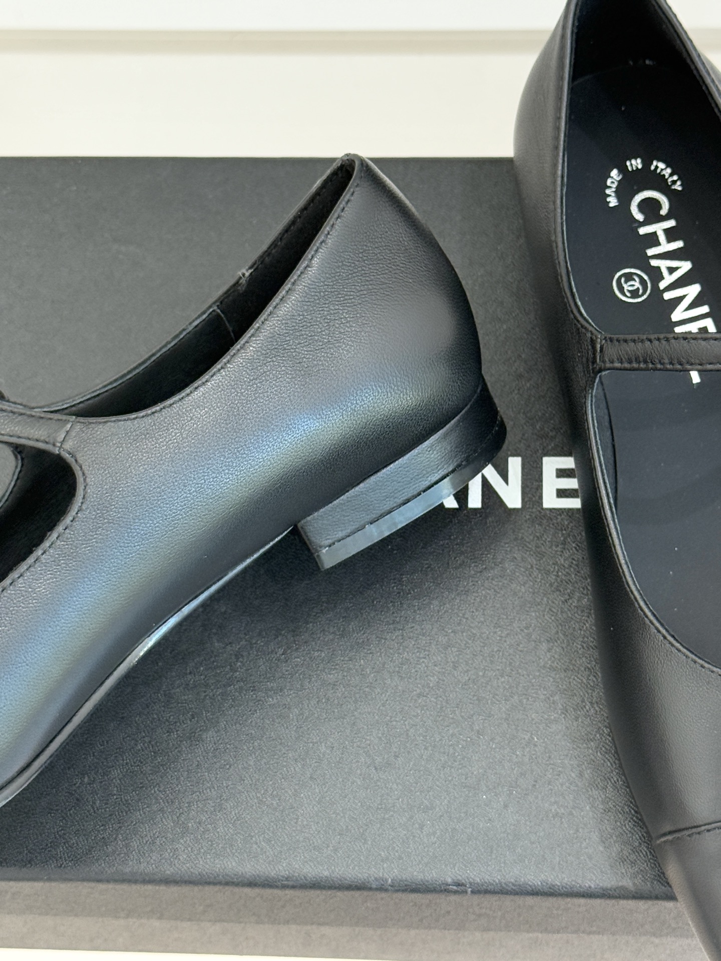 CHANE*｜小香25k新品水钻双C平底玛丽珍单鞋对它一见钟情 不夸张哦～这大概就是小香的魅力 总是很懂