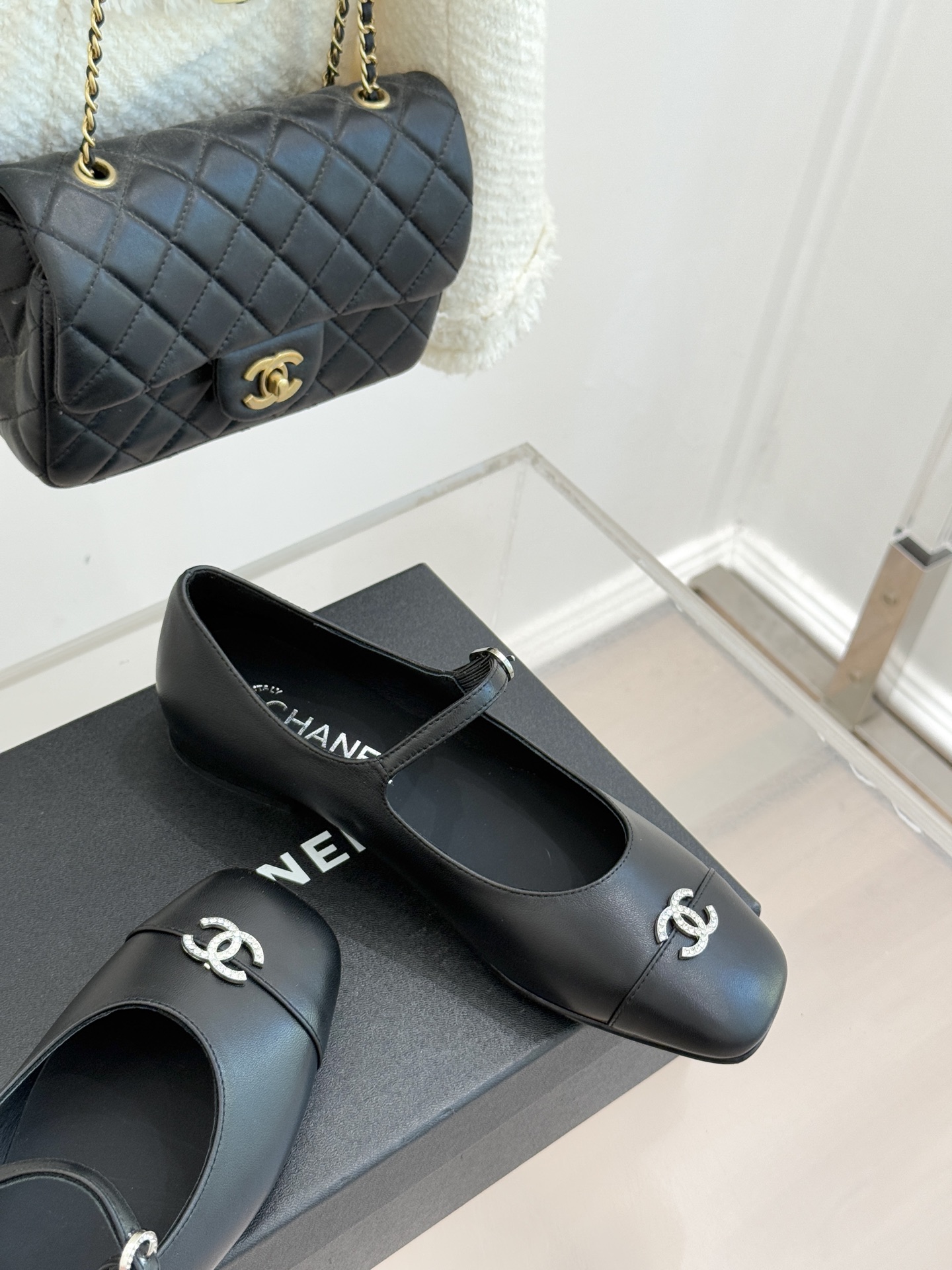 CHANE*｜小香25k新品水钻双C平底玛丽珍单鞋对它一见钟情 不夸张哦～这大概就是小香的魅力 总是很懂