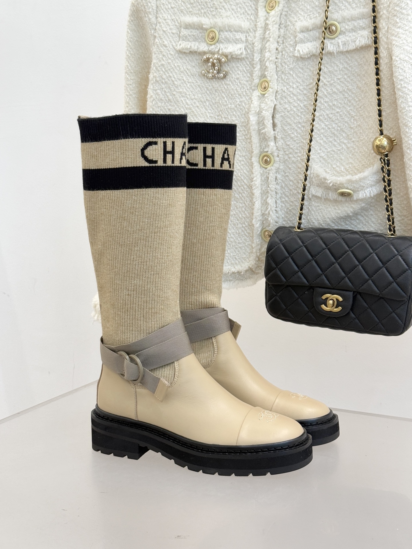 CHANE*｜小香经典字母双C厚底袜子靴延续1925年创立的经典设计基因简洁线条中透着无需言说的奢牌辨识