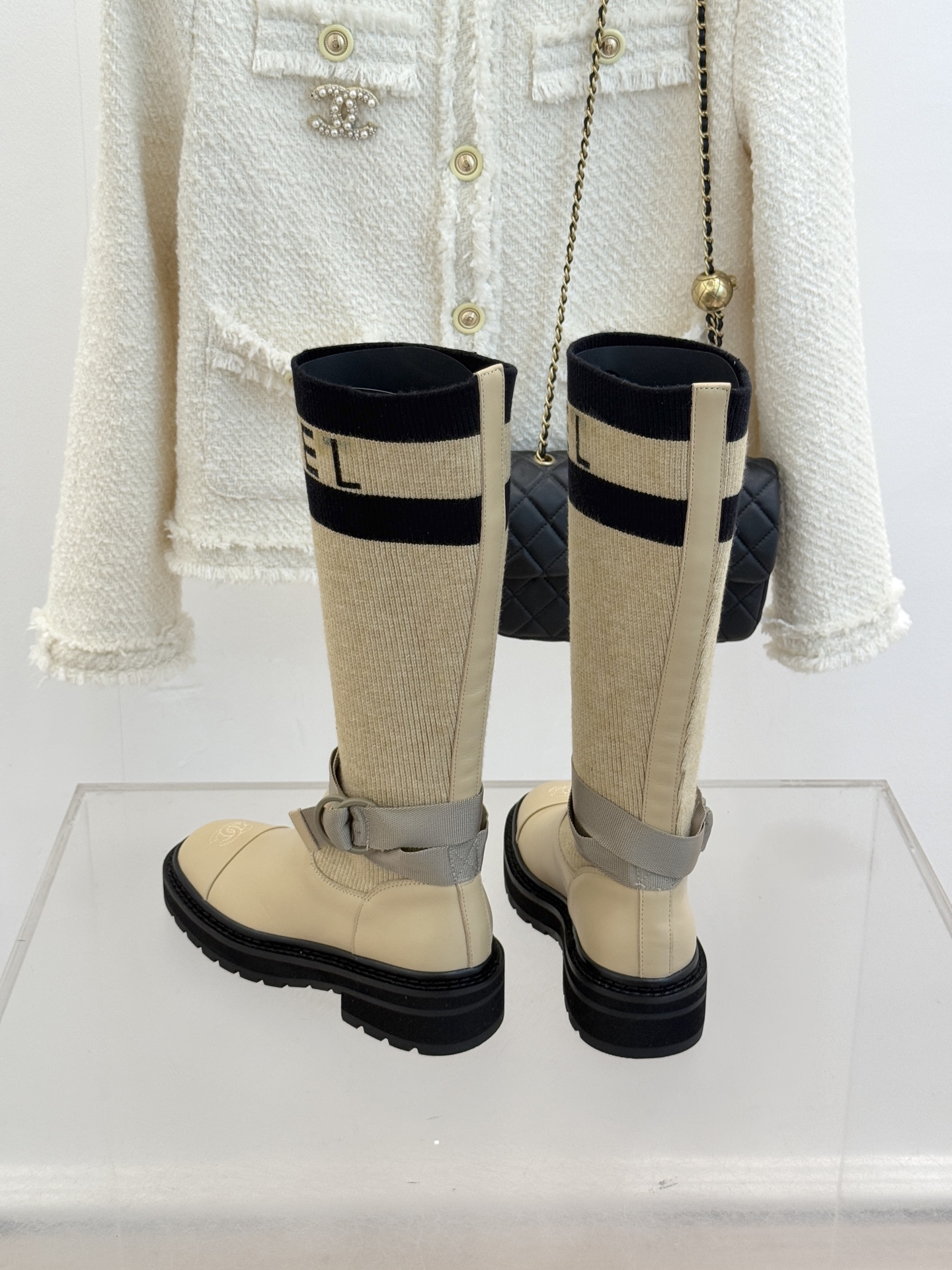 CHANE*｜小香经典字母双C厚底袜子靴延续1925年创立的经典设计基因简洁线条中透着无需言说的奢牌辨识