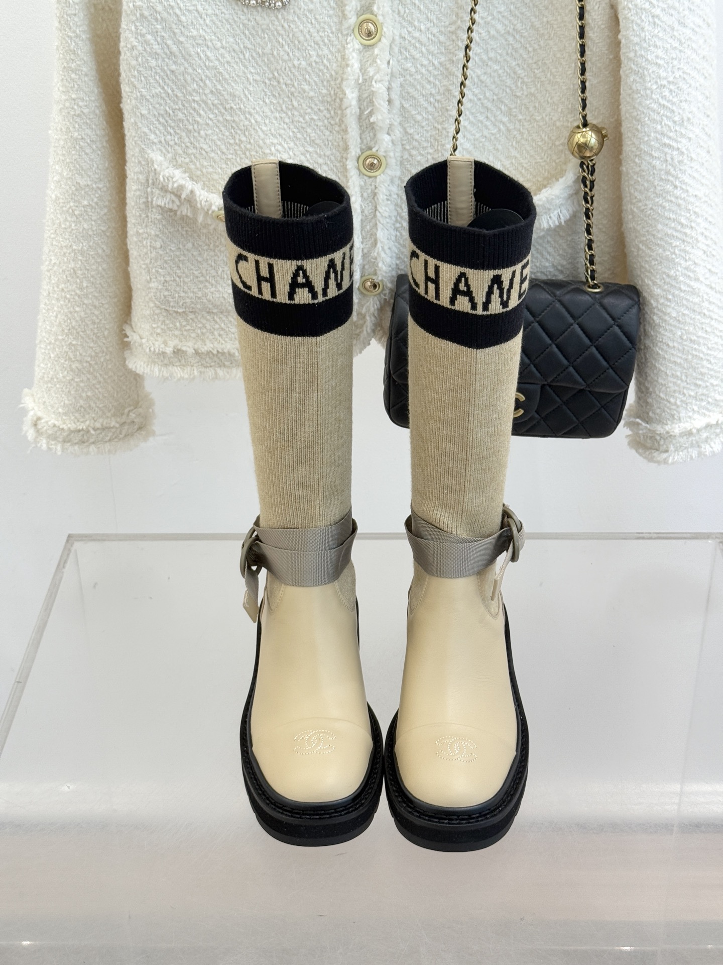 CHANE*｜小香经典字母双C厚底袜子靴延续1925年创立的经典设计基因简洁线条中透着无需言说的奢牌辨识