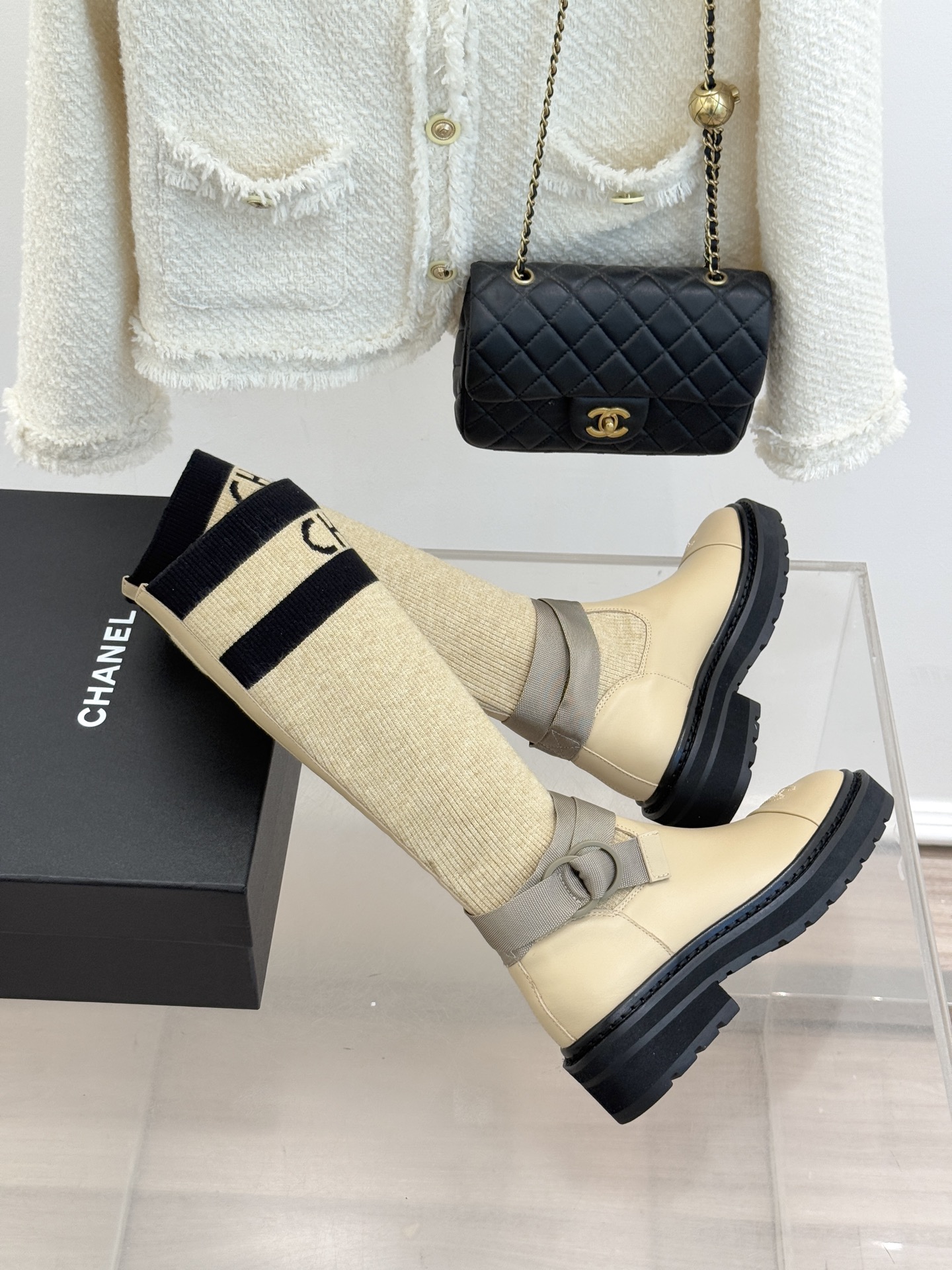 CHANE*｜小香经典字母双C厚底袜子靴延续1925年创立的经典设计基因简洁线条中透着无需言说的奢牌辨识