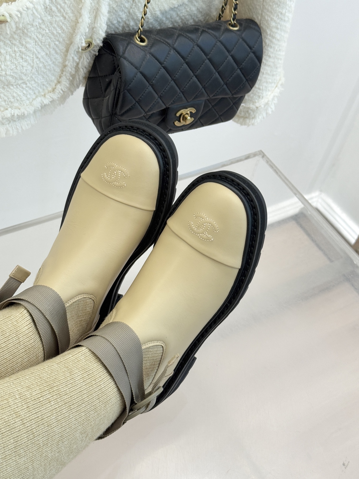 CHANE*｜小香经典字母双C厚底袜子靴延续1925年创立的经典设计基因简洁线条中透着无需言说的奢牌辨识