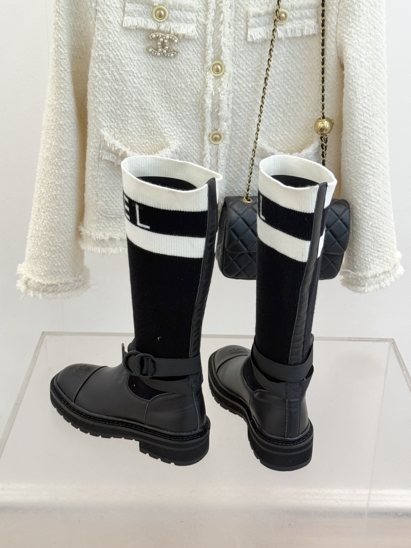 CHANE*｜小香经典字母双C厚底袜子靴延续1925年创立的经典设计基因简洁线条中透着无需言说的奢牌辨识