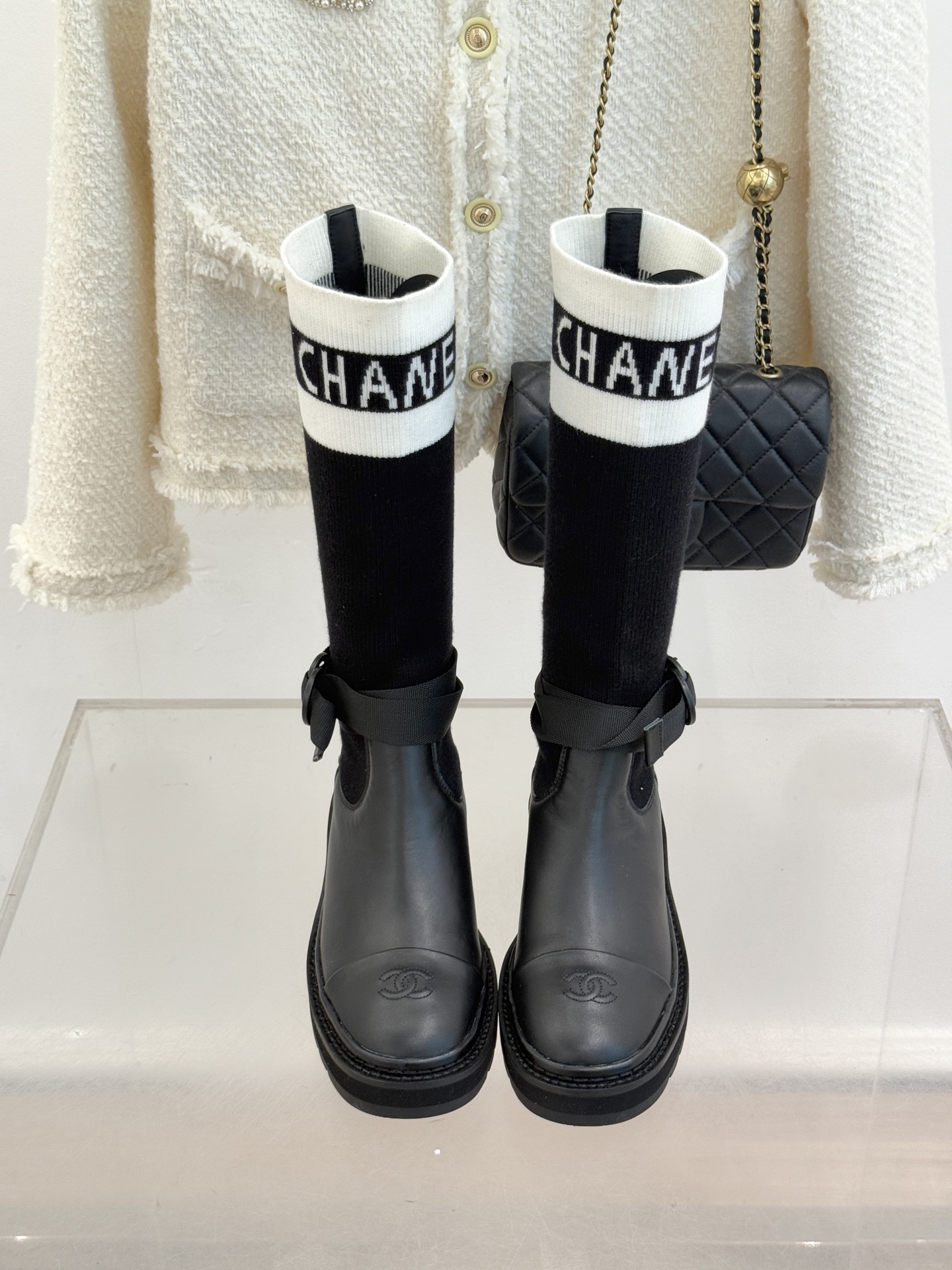 CHANE*｜小香经典字母双C厚底袜子靴延续1925年创立的经典设计基因简洁线条中透着无需言说的奢牌辨识
