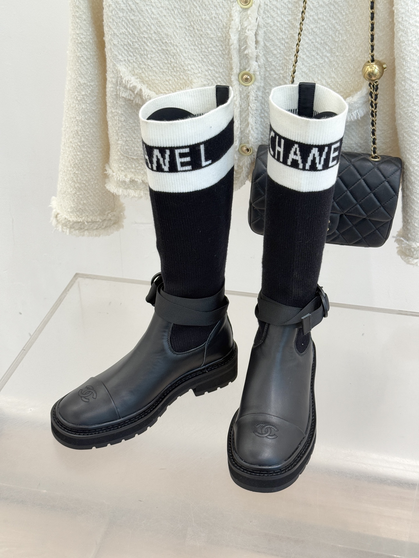 CHANE*｜小香经典字母双C厚底袜子靴延续1925年创立的经典设计基因简洁线条中透着无需言说的奢牌辨识