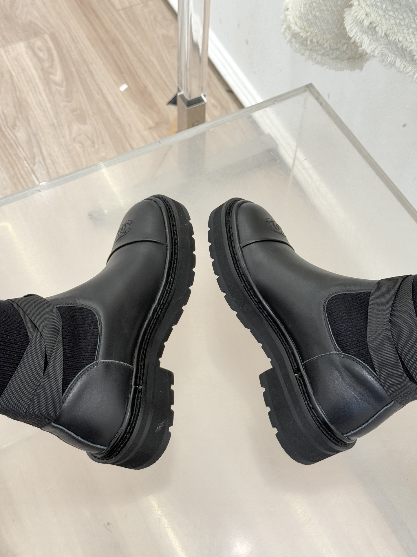 CHANE*｜小香经典字母双C厚底袜子靴延续1925年创立的经典设计基因简洁线条中透着无需言说的奢牌辨识