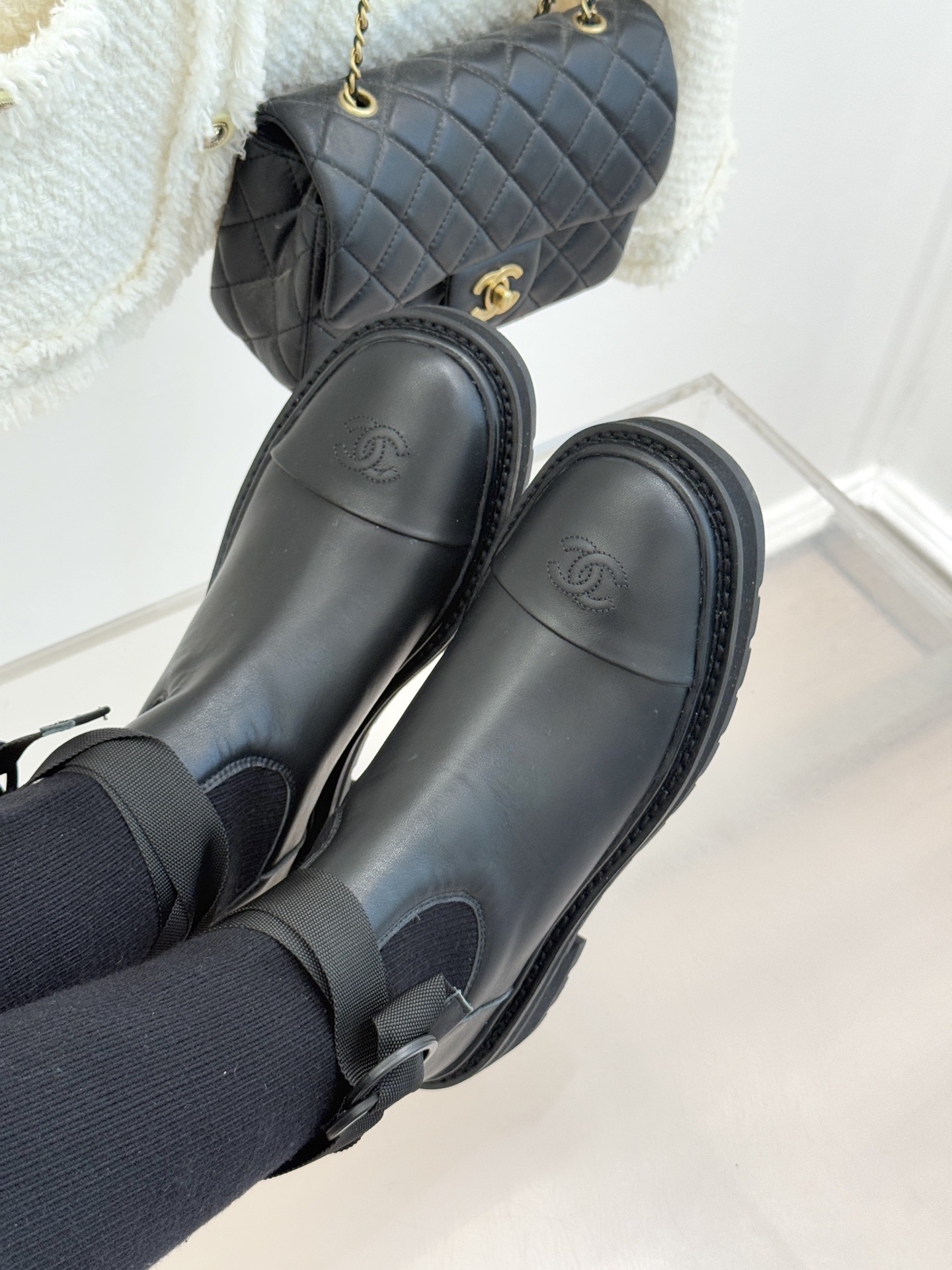 CHANE*｜小香经典字母双C厚底袜子靴延续1925年创立的经典设计基因简洁线条中透着无需言说的奢牌辨识